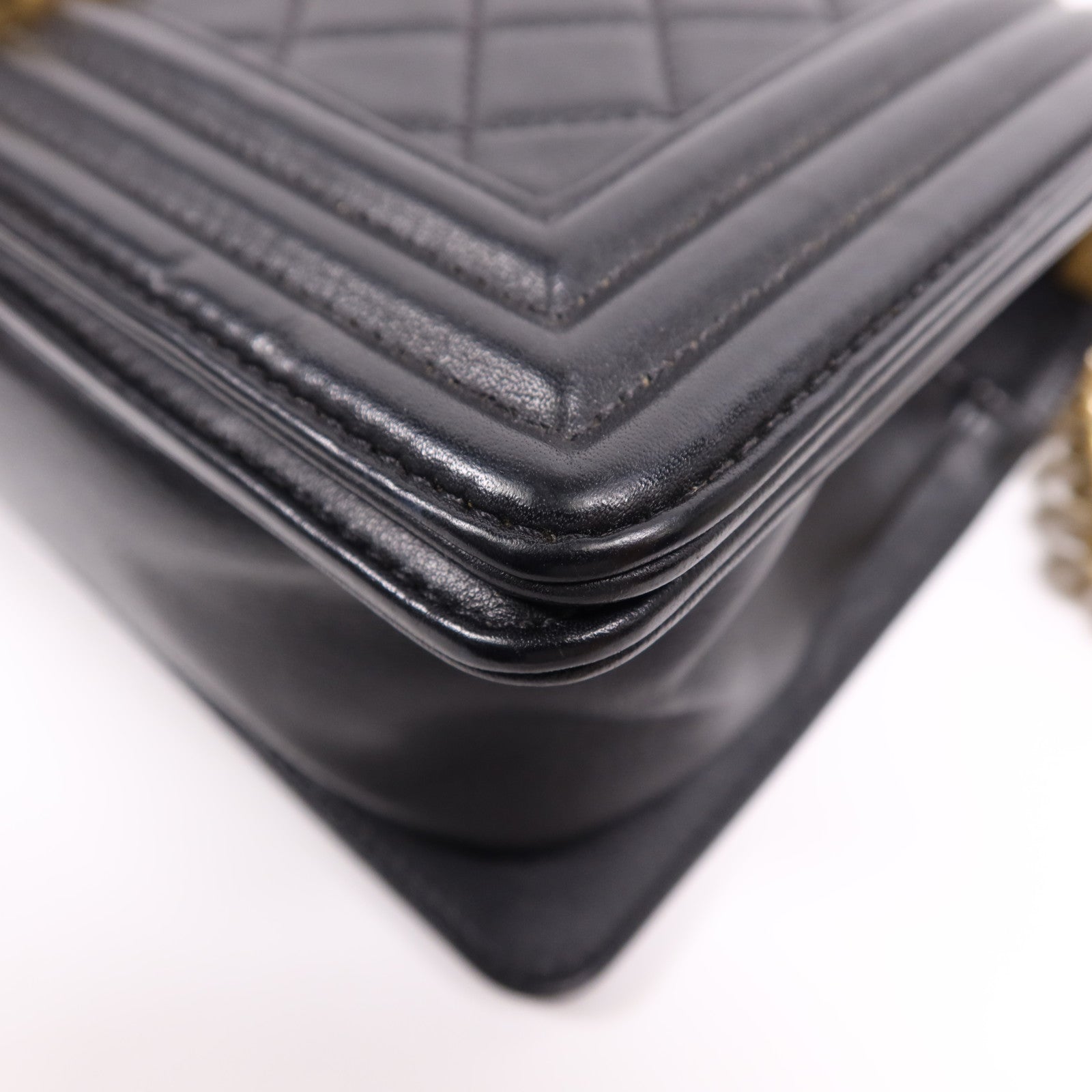 CHANEL 羊皮皮革Boy 25金扣鏈帶肩背袋