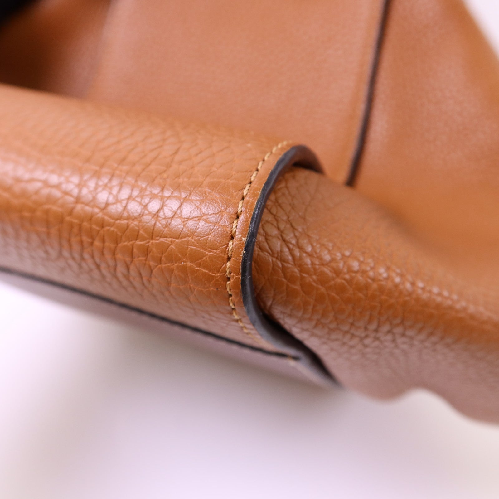 LOEWE 牛皮皮革Hammock Small金扣肩背袋