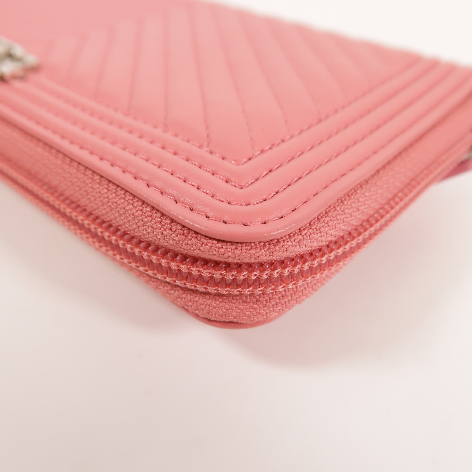 CHANEL 牛皮皮革Boy Wallet銀扣長錢包