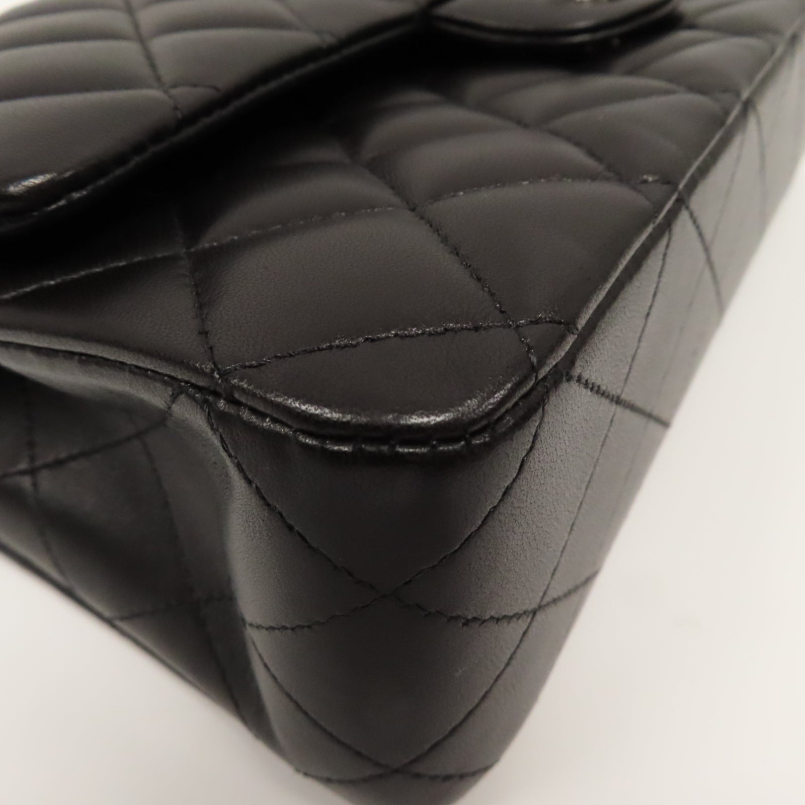 CHANEL 【激減優惠】菱格羊皮皮革Medium Classic Flap銀扣鏈帶肩背袋黑色