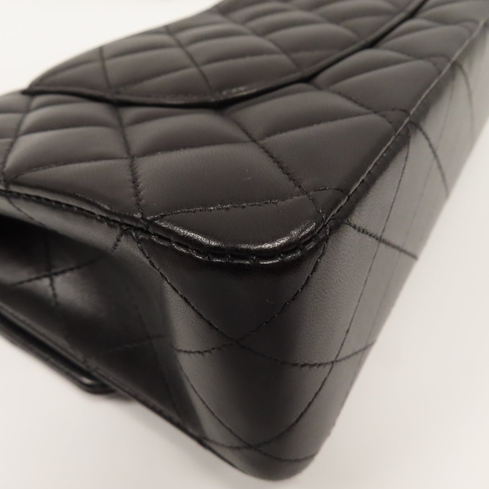 CHANEL 【激減優惠】菱格羊皮皮革Medium Classic Flap銀扣鏈帶肩背袋黑色