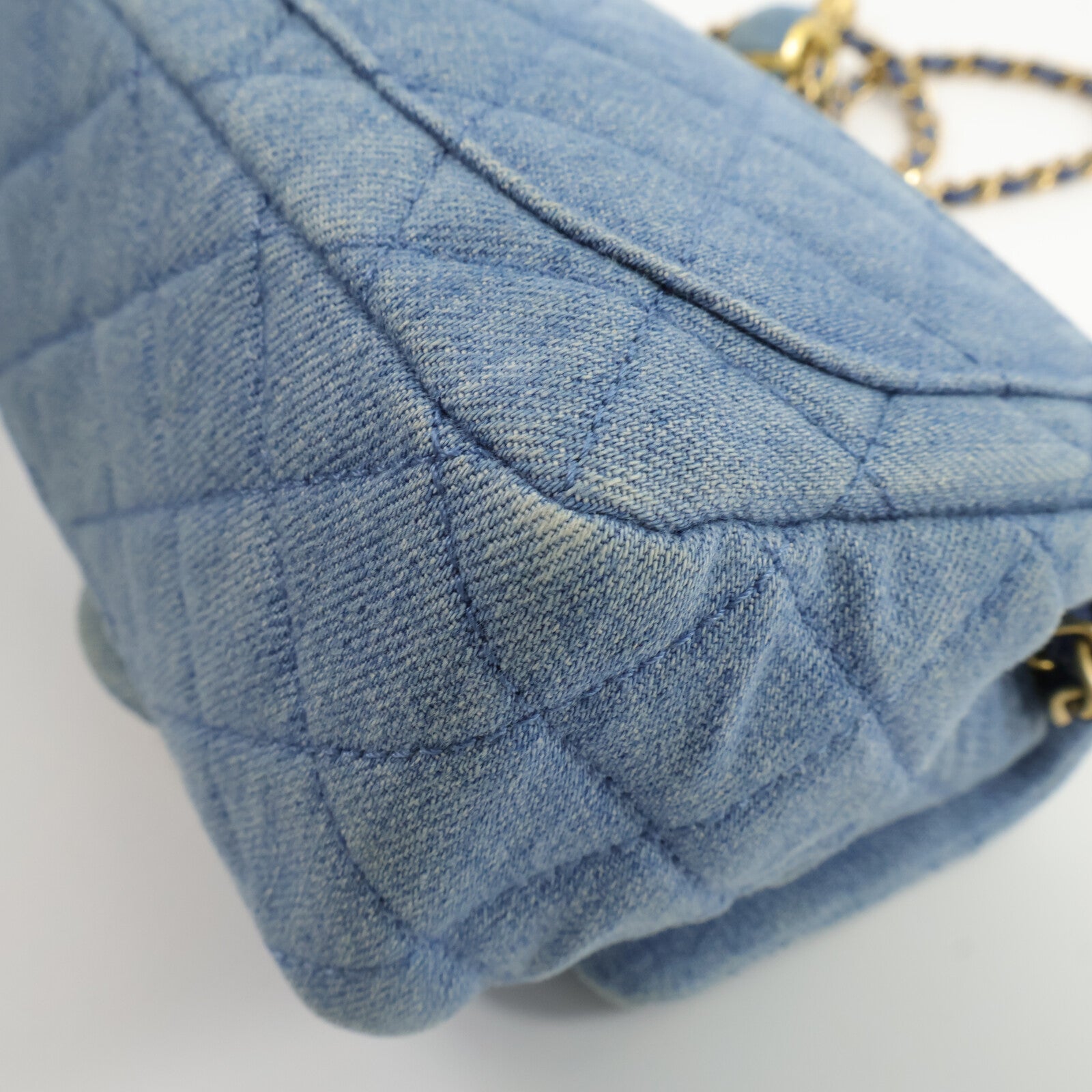 CHANEL 牛仔布Classic 17 Gold Ball鏈帶肩背袋
