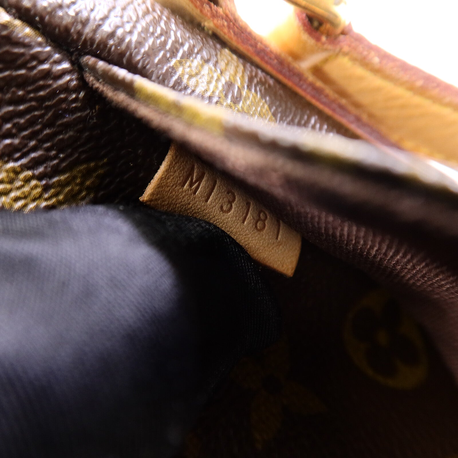 LOUIS VUITTON Monogram Menilmontant MM肩背袋