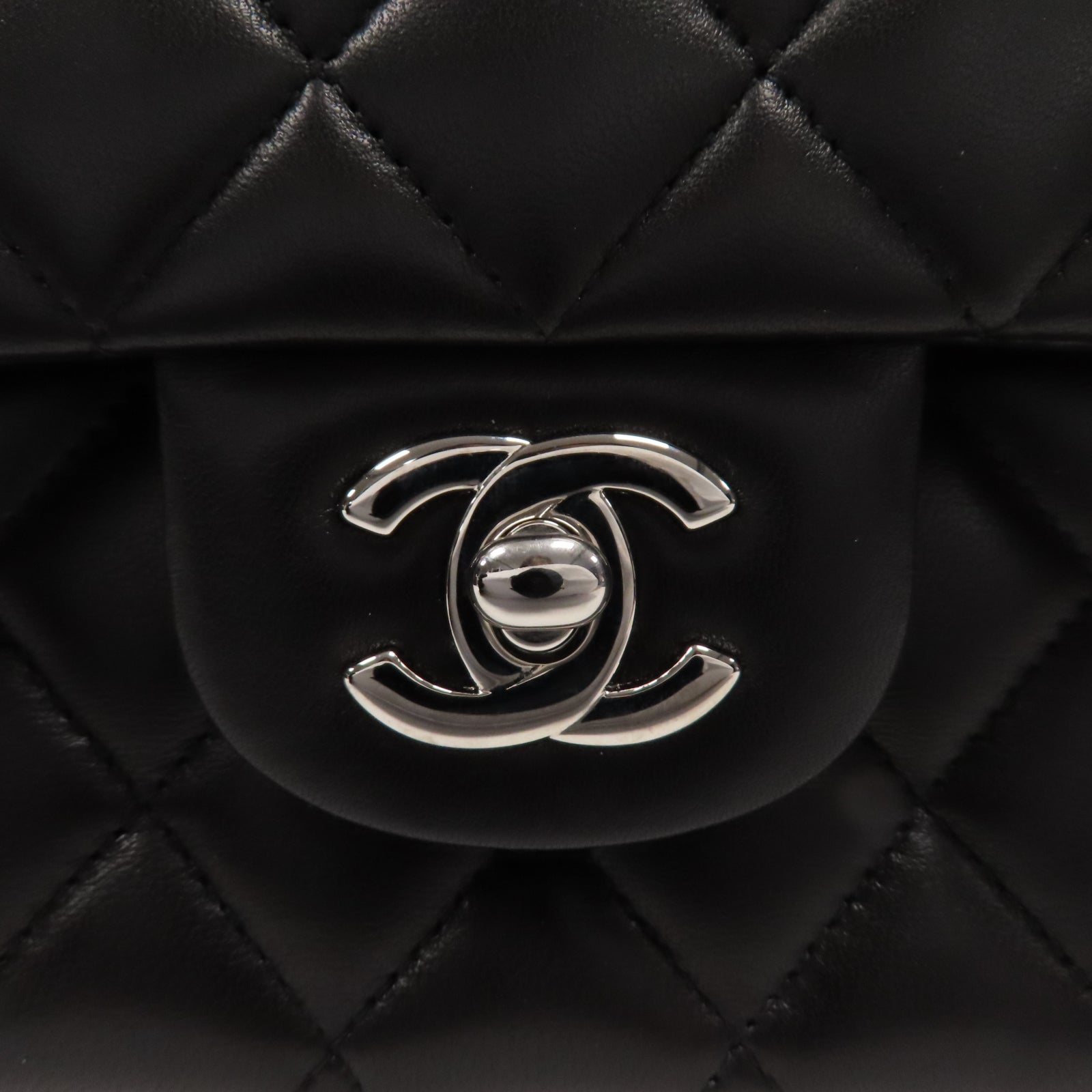 CHANEL 【激減優惠】菱格羊皮皮革Medium Classic Flap銀扣鏈帶肩背袋黑色