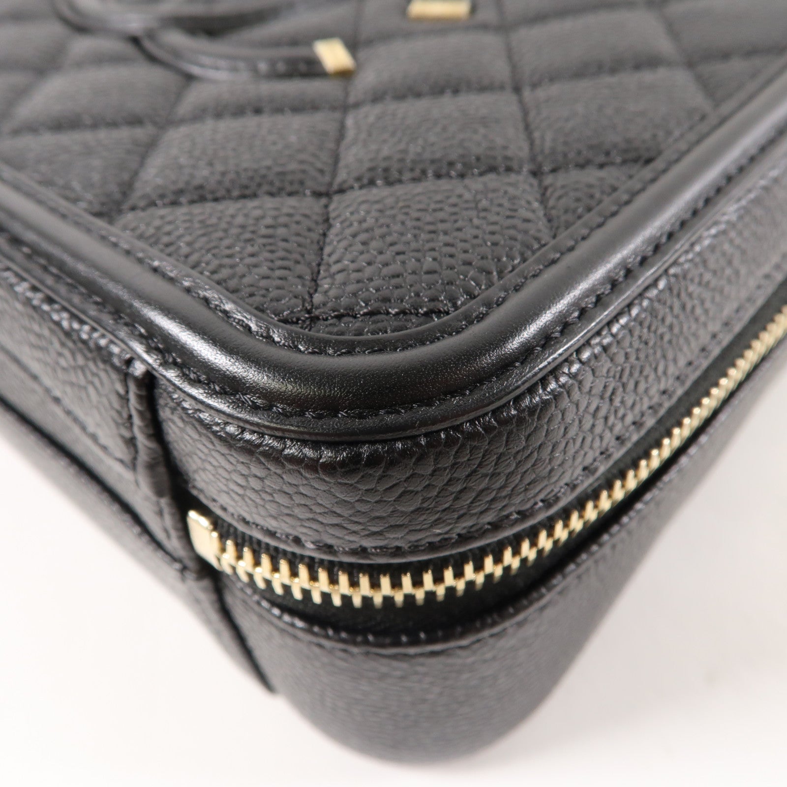 CHANEL 菱格牛皮皮革Vanity Case金扣手挽肩背兩用袋黑色