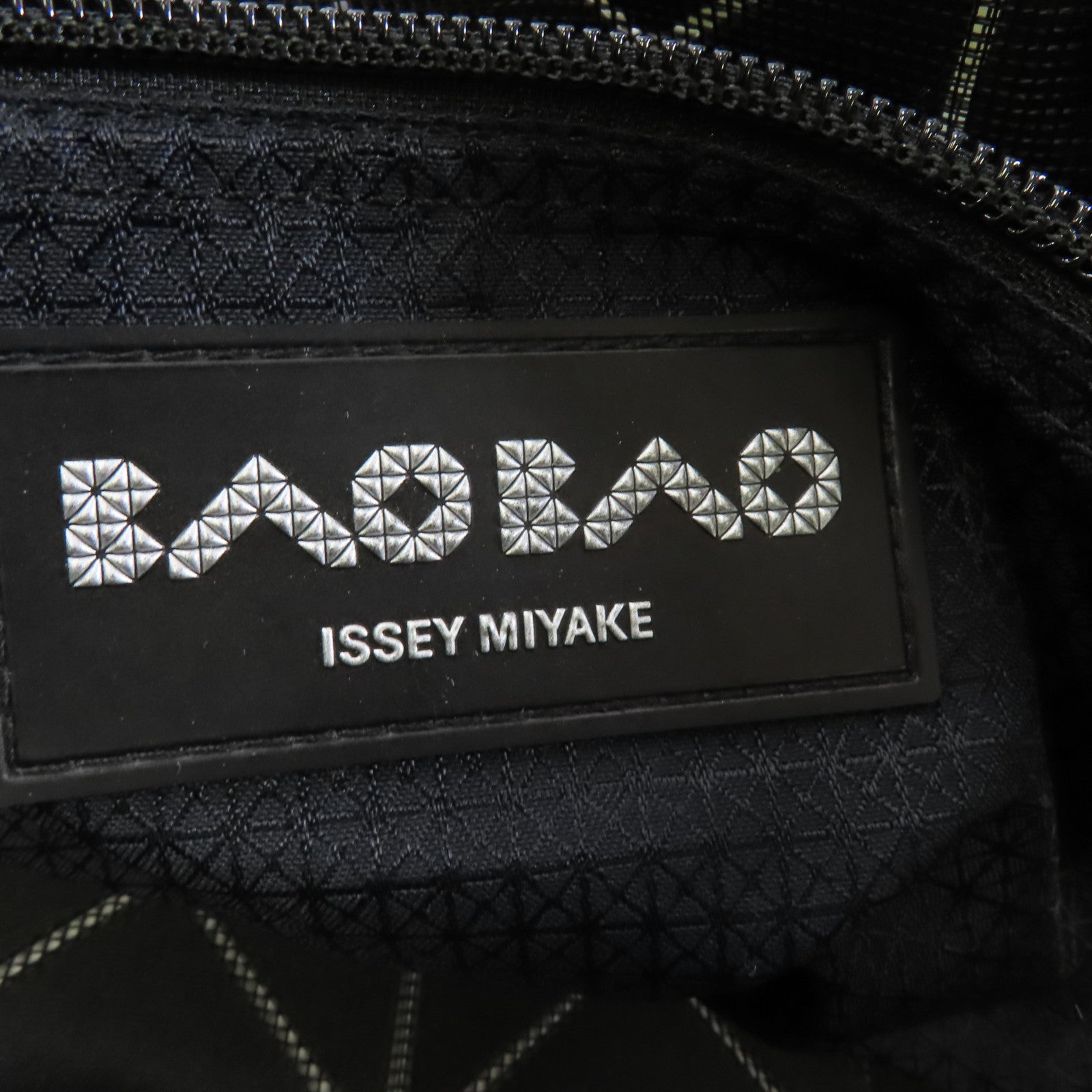 BAO BAO ISSEYMIYAKE PVC Bao Bao Tote Bag銀扣手挽袋深綠色