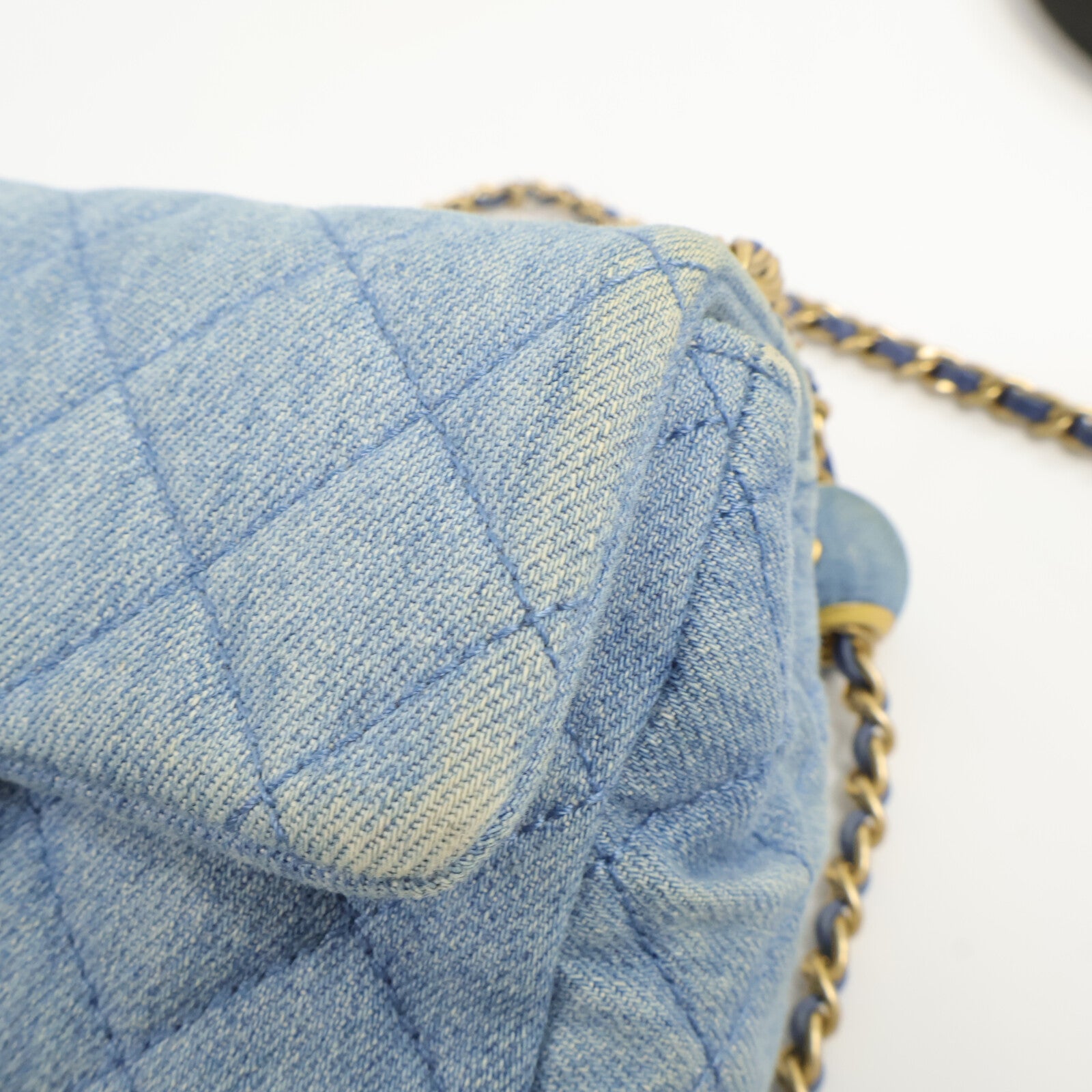 CHANEL 牛仔布Classic 17 Gold Ball鏈帶肩背袋