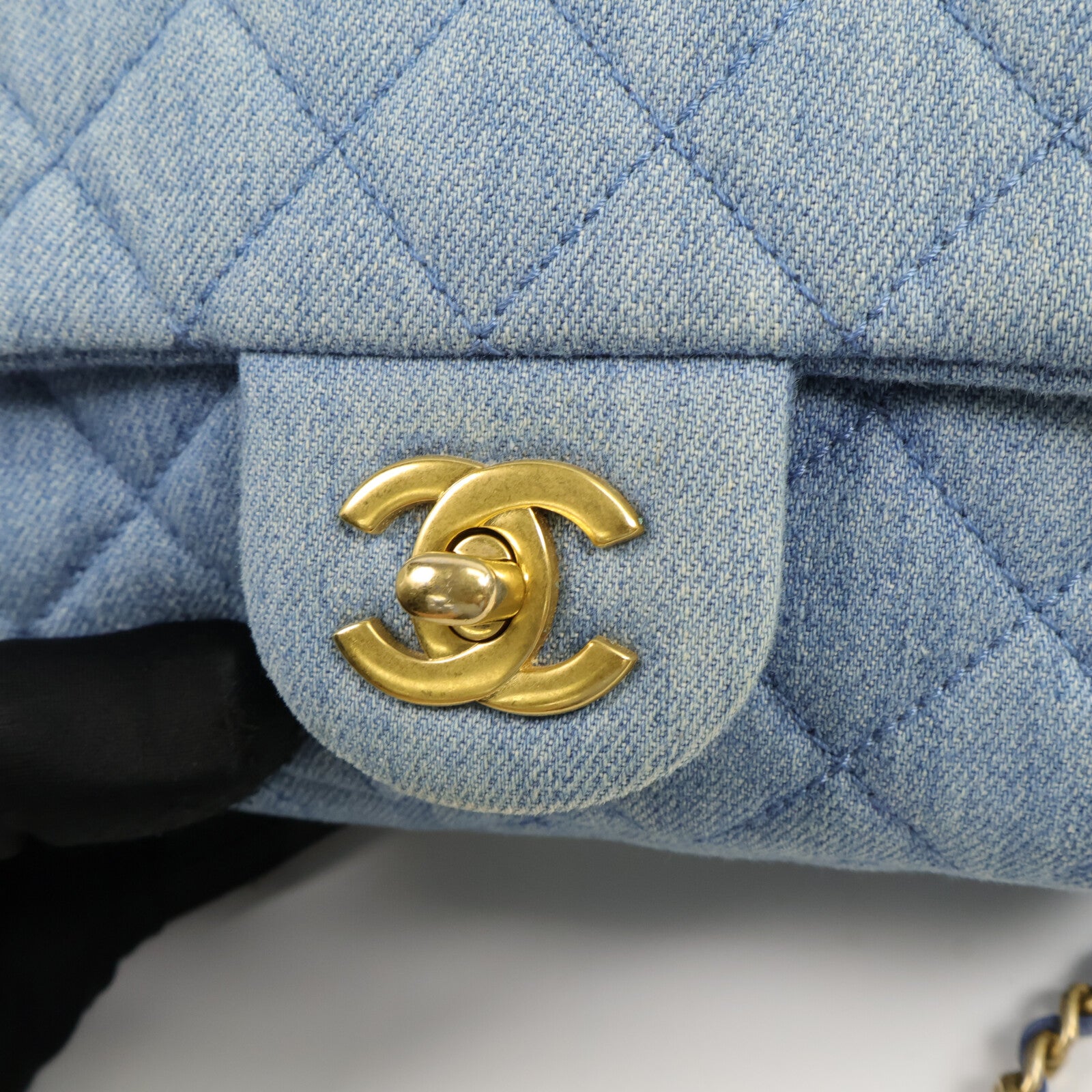 CHANEL 牛仔布Classic 17 Gold Ball鏈帶肩背袋