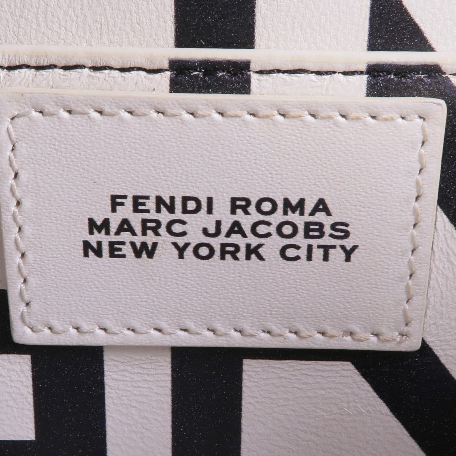 FENDI 牛皮皮革Peekaboo銀扣手挽肩背兩用袋