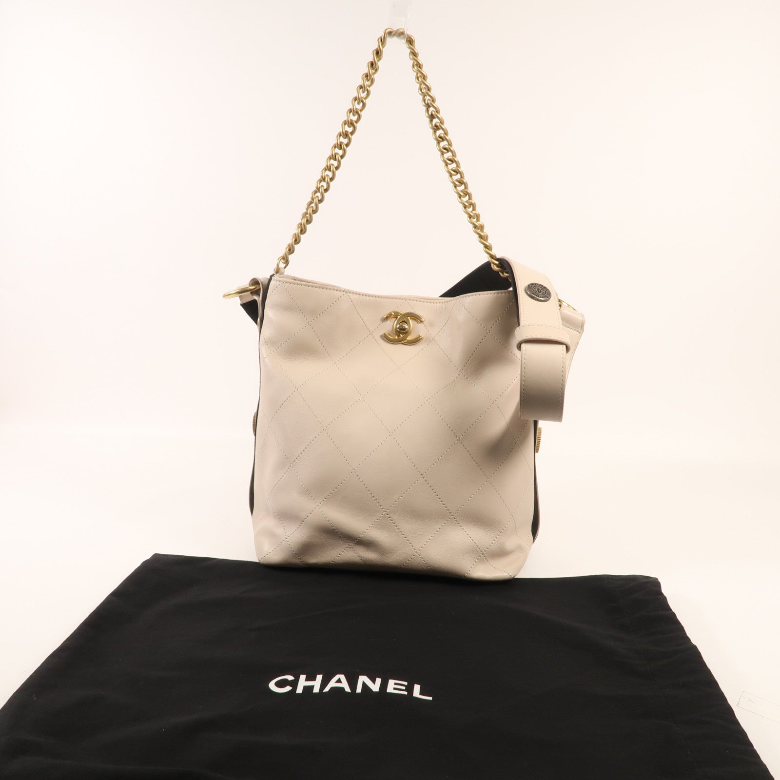 CHANEL 牛皮皮革Shoulder Bag金扣鏈帶肩背袋