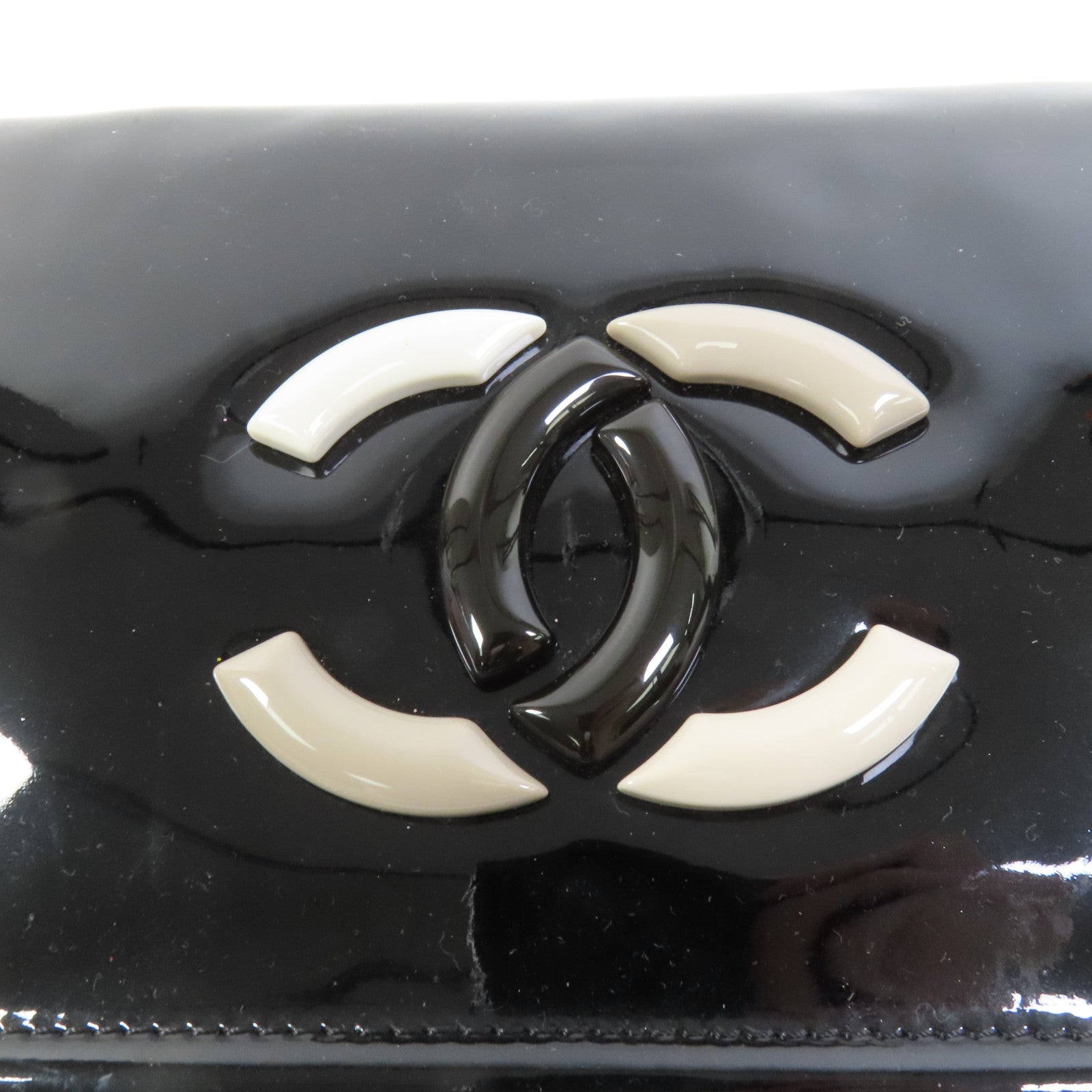 CHANEL 漆皮皮革Lipstick Flap Bag銀扣肩背袋