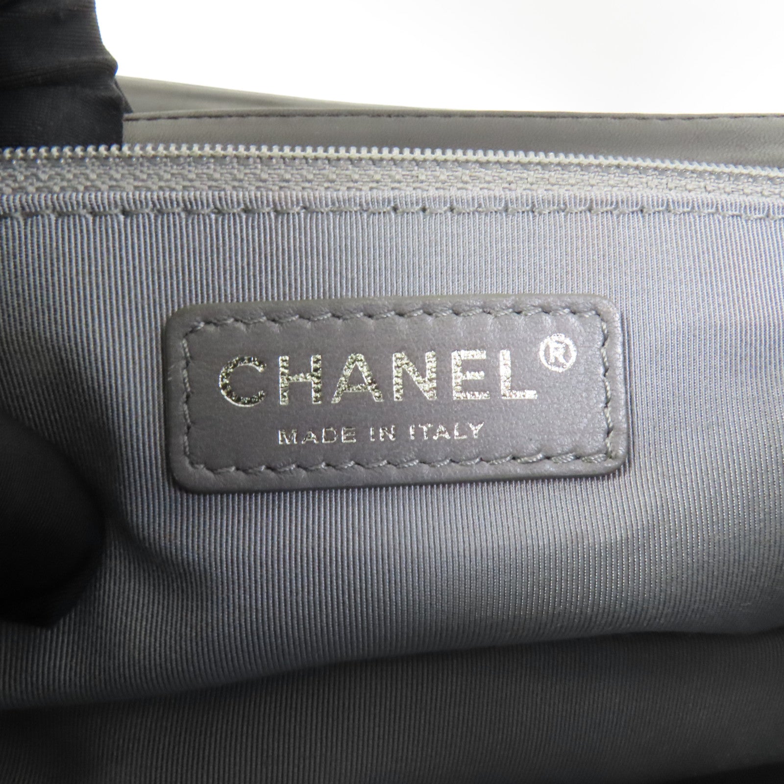 CHANEL 漆皮皮革Lipstick Flap Bag銀扣肩背袋