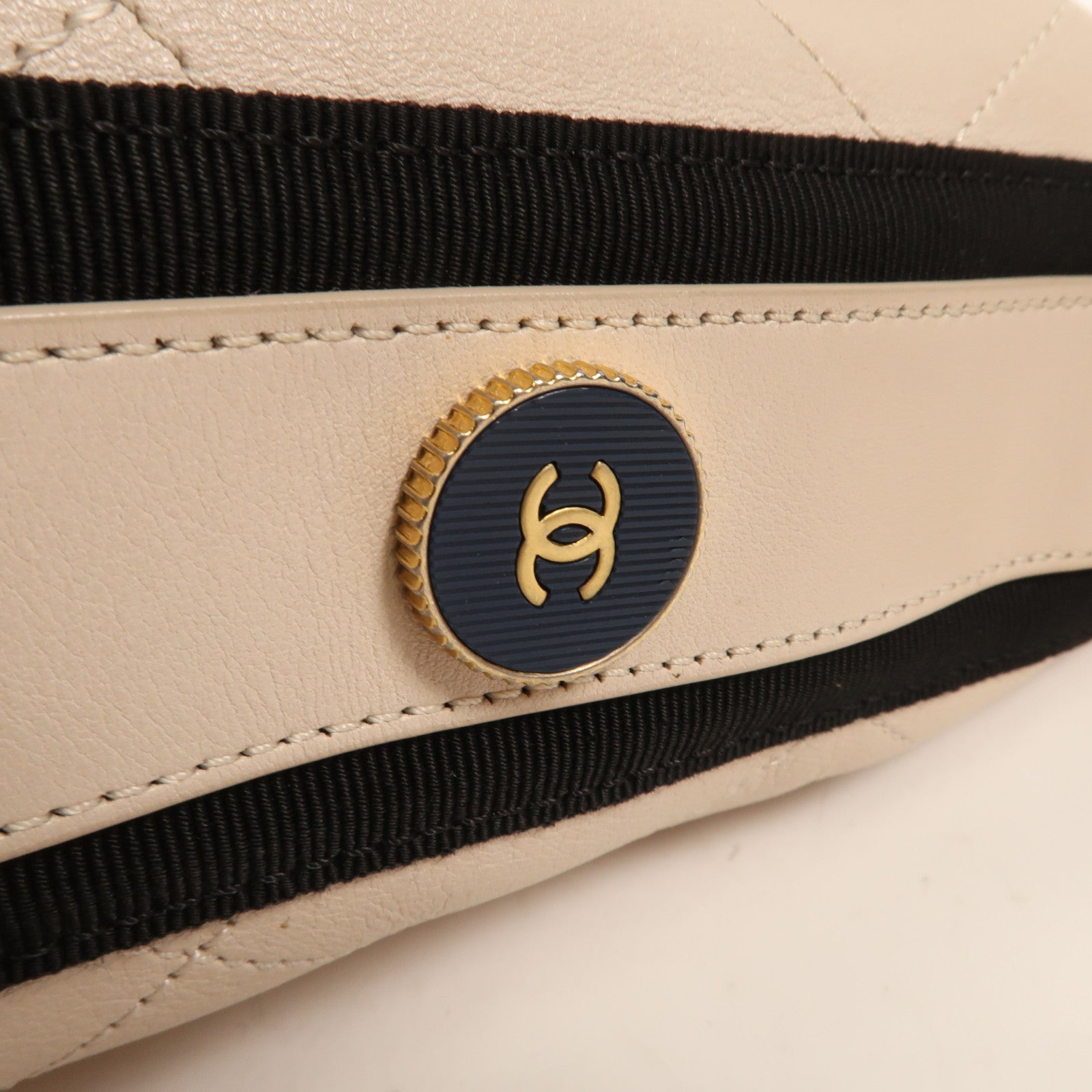 CHANEL 牛皮皮革Shoulder Bag金扣鏈帶肩背袋