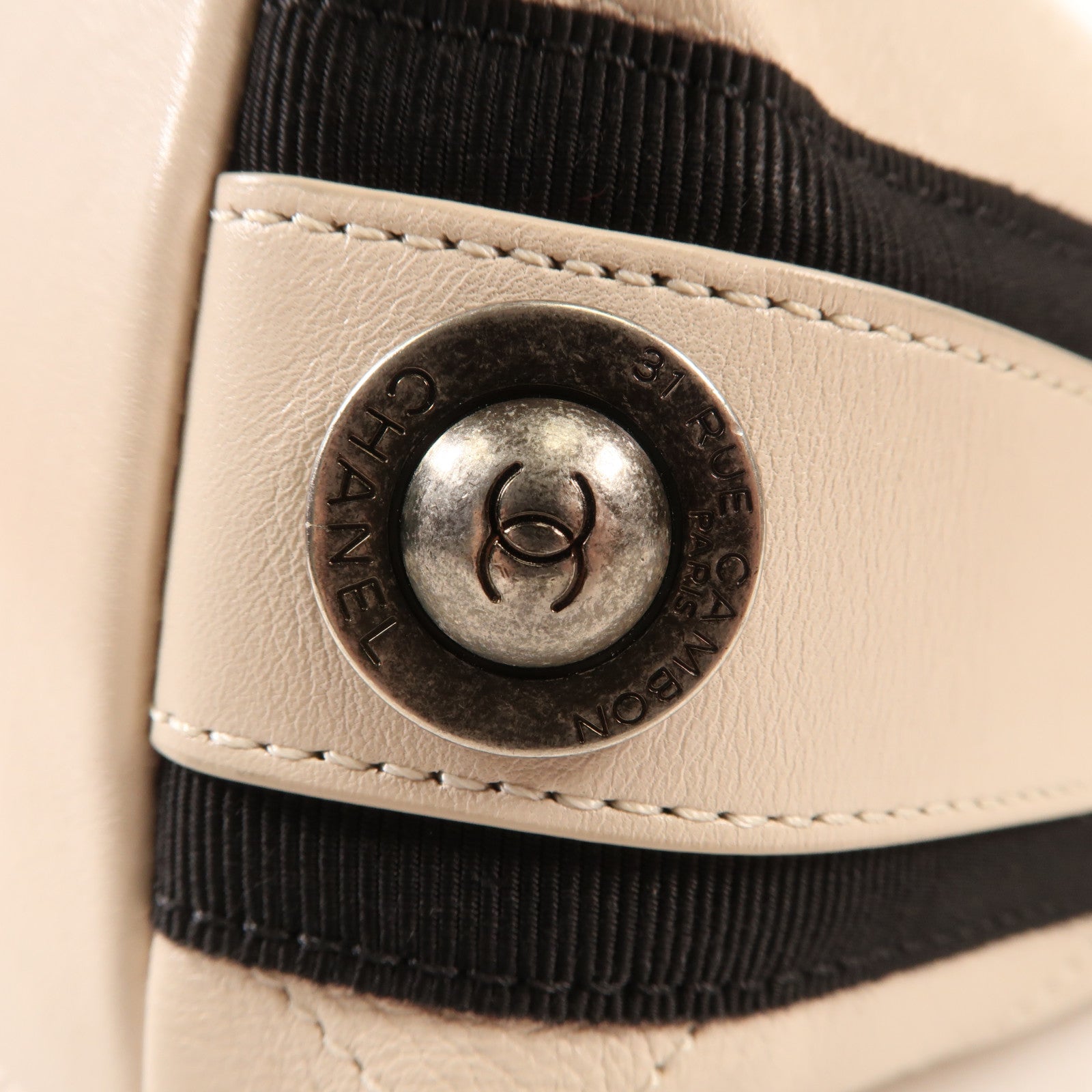 CHANEL 牛皮皮革Shoulder Bag金扣鏈帶肩背袋