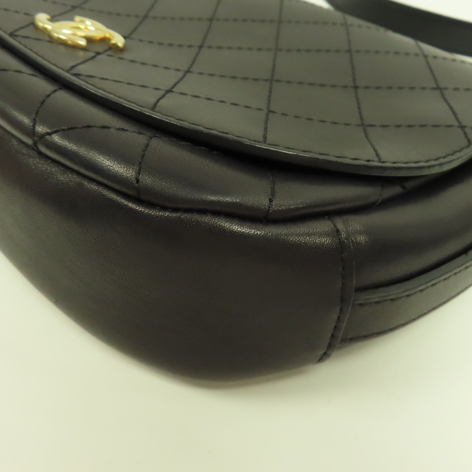 CHANEL 菱格牛皮皮革Shoulder Bag金扣肩背袋黑色