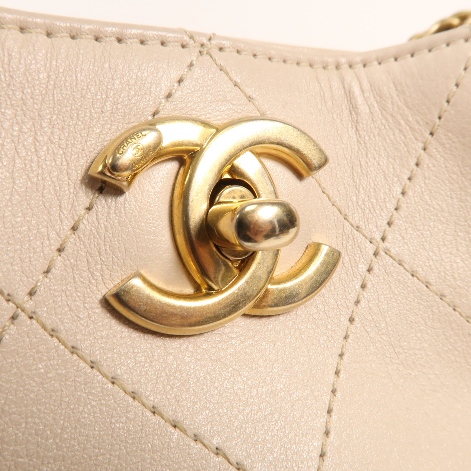 CHANEL 牛皮皮革Shoulder Bag金扣鏈帶肩背袋