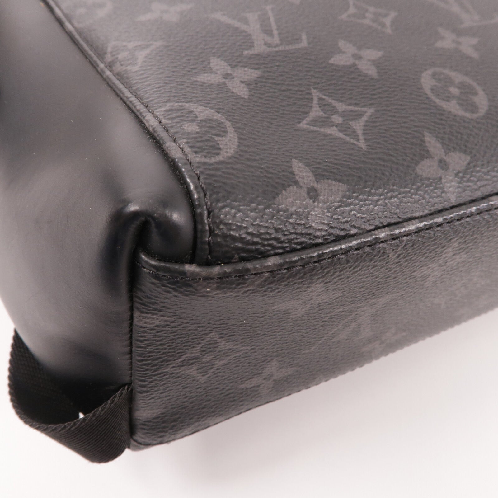 LOUIS VUITTON Monogram Eclipse Voyager PM肩背袋