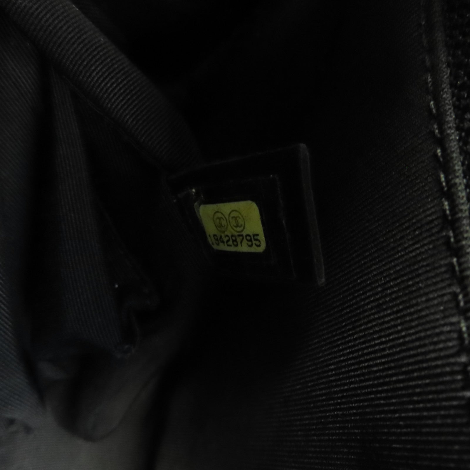 CHANEL 菱格漆皮皮革Boy 28銀扣鏈帶肩背袋黑色