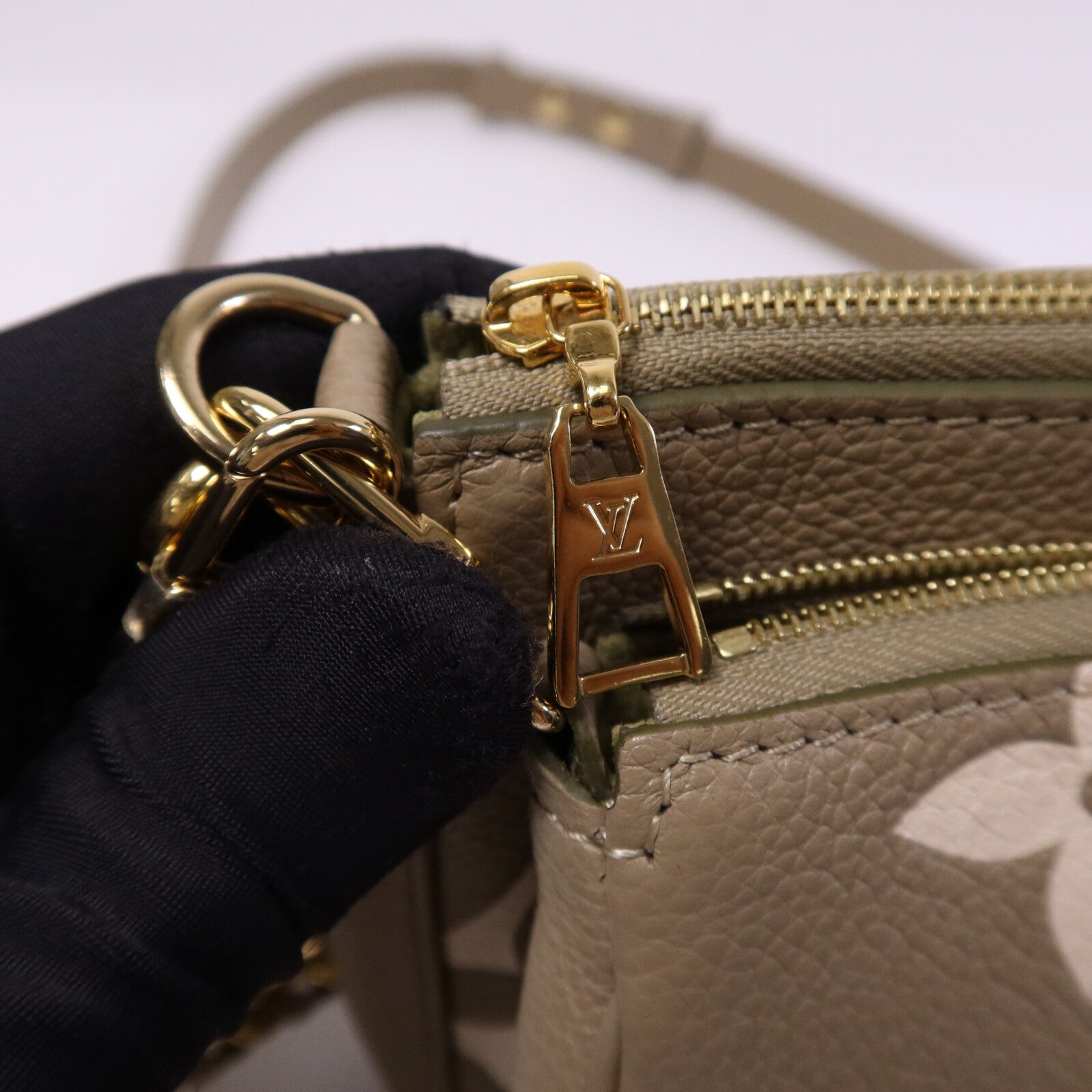 LOUIS VUITTON Monogram Empreinte Multi Pochette Accessoires金扣手挽肩背兩用袋