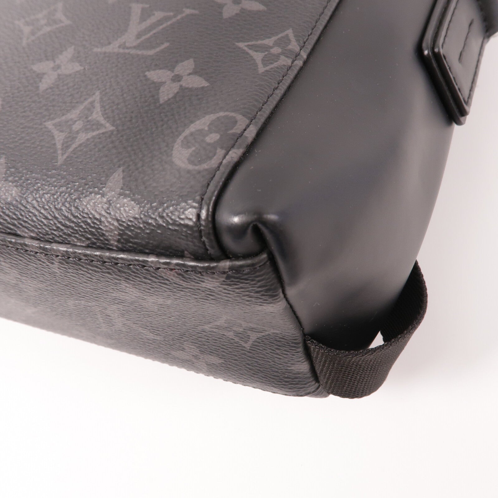 LOUIS VUITTON Monogram Eclipse Voyager PM肩背袋