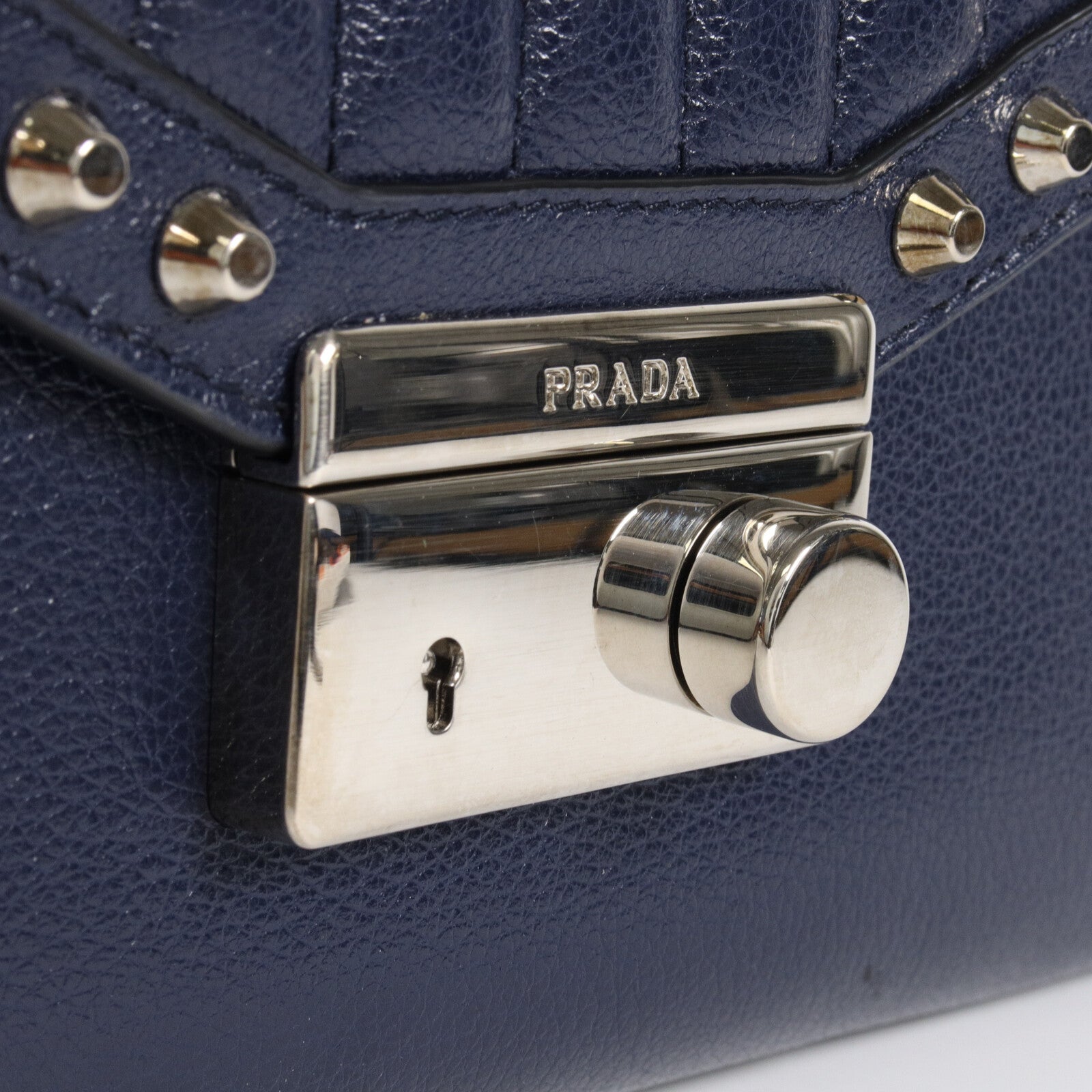 PRADA 牛皮皮革Studded Padlock肩背袋
