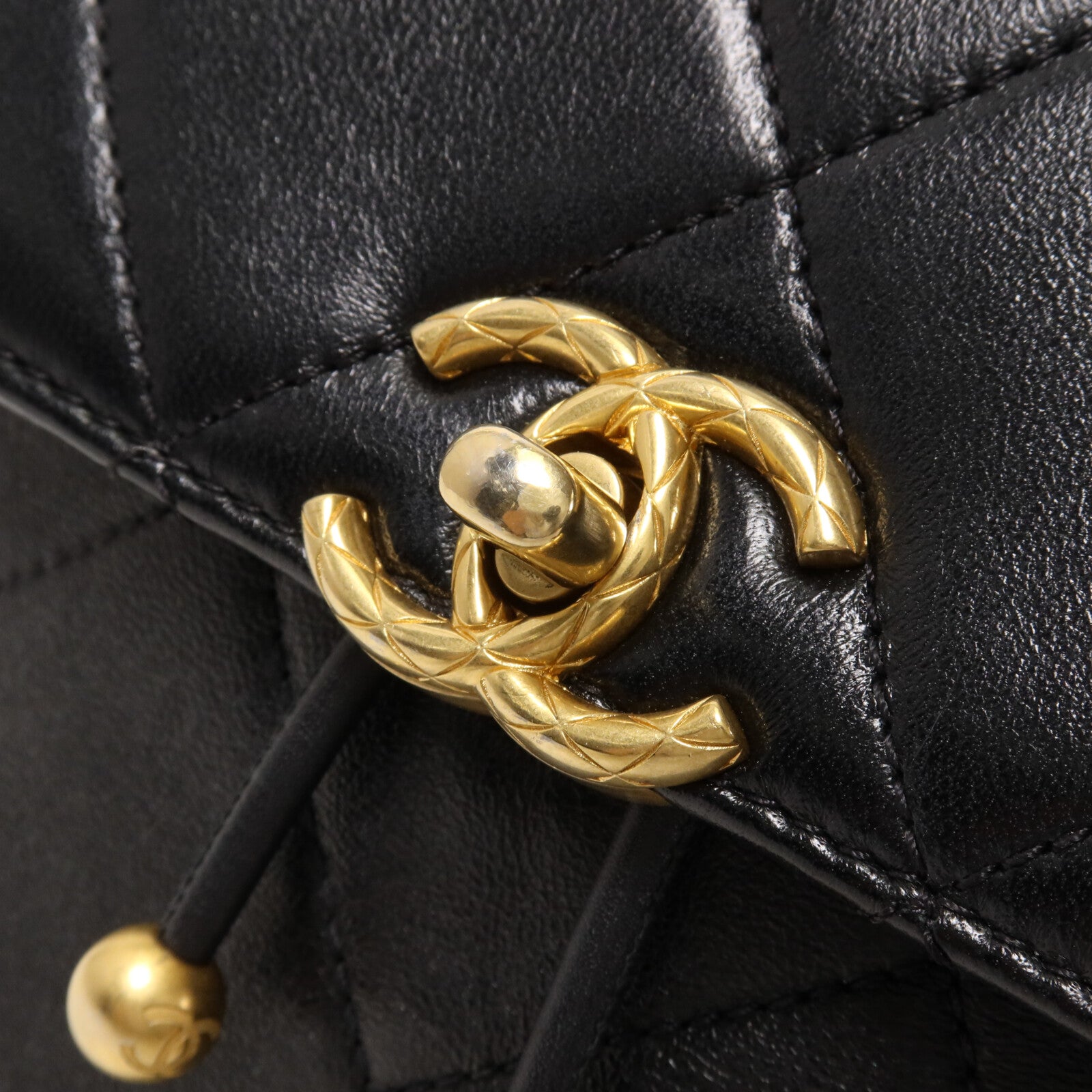 CHANEL 牛皮皮革Duma Backpack鏈帶背包