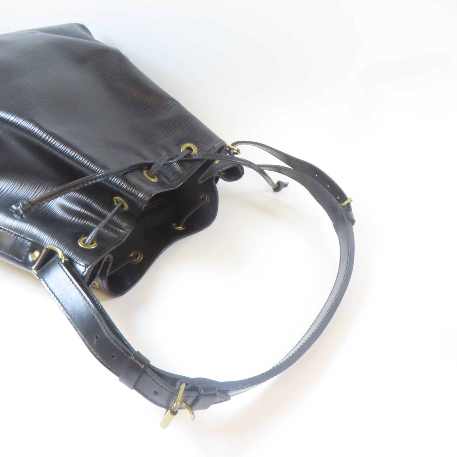 LOUIS VUITTON 【激減優惠】Epi Petit Noe金扣肩背袋黑色