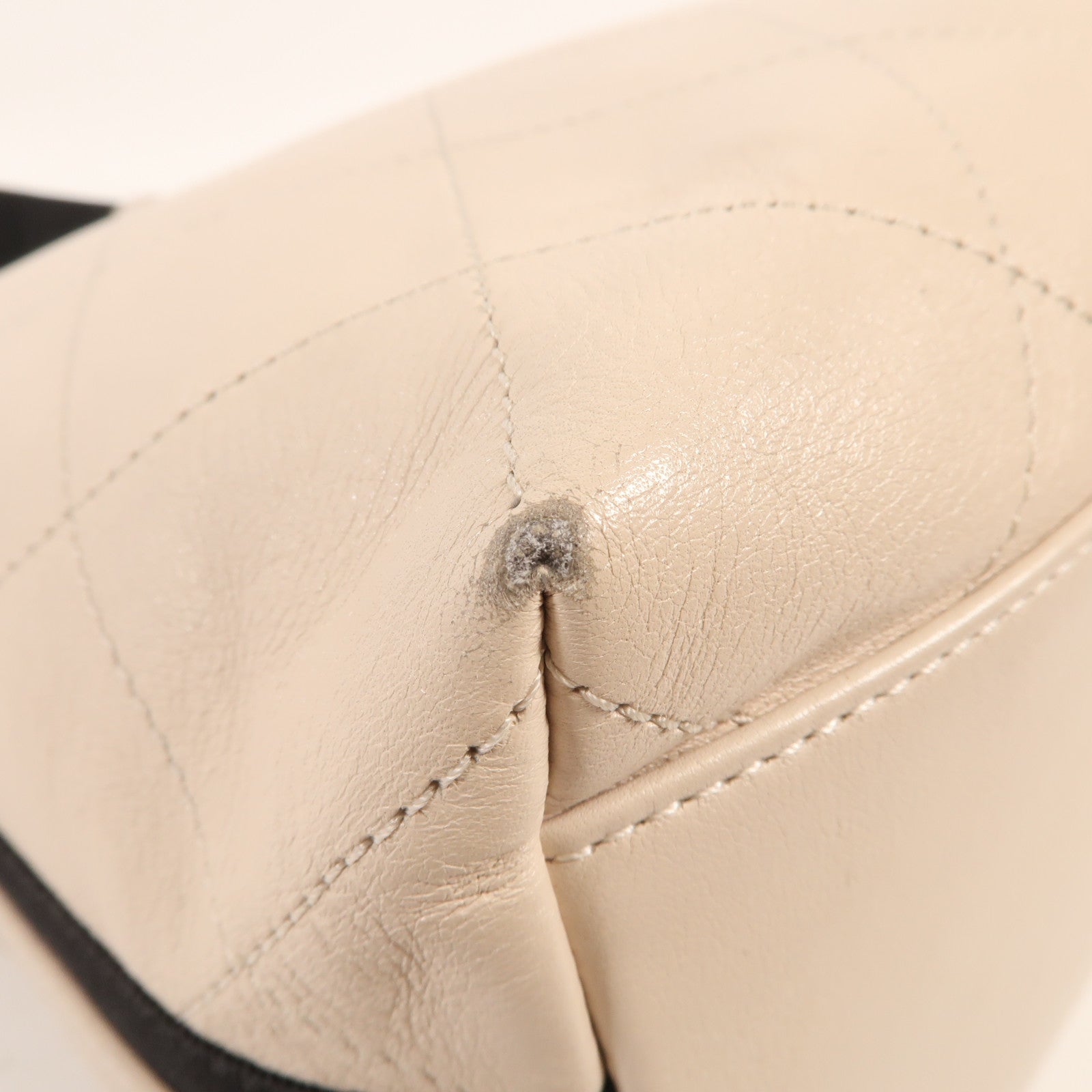 CHANEL 牛皮皮革Shoulder Bag金扣鏈帶肩背袋