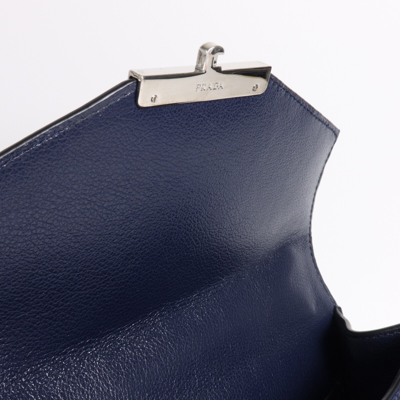 PRADA 牛皮皮革Studded Padlock肩背袋