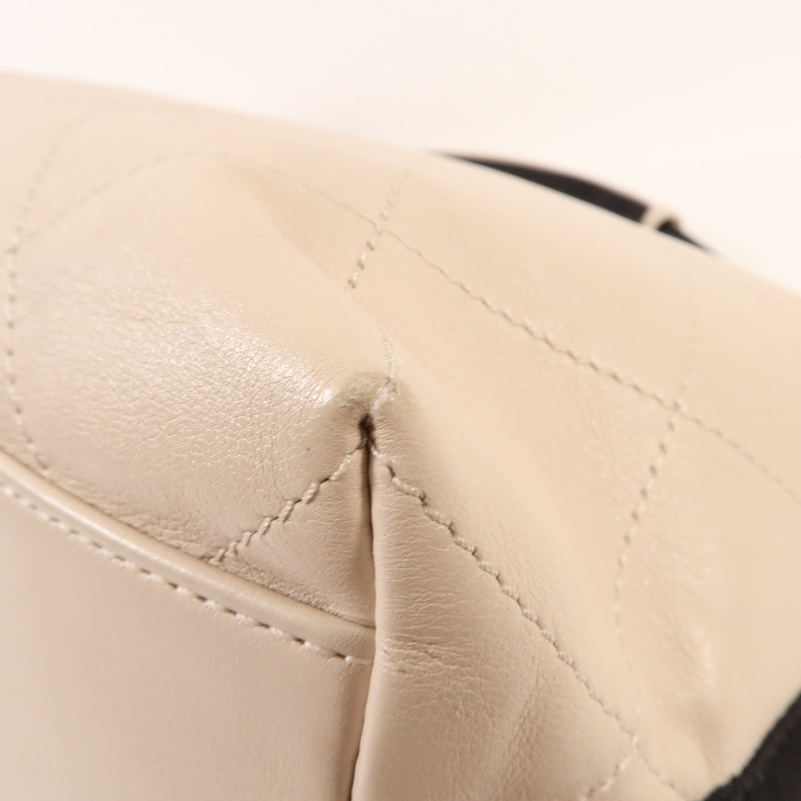 CHANEL 牛皮皮革Shoulder Bag金扣鏈帶肩背袋