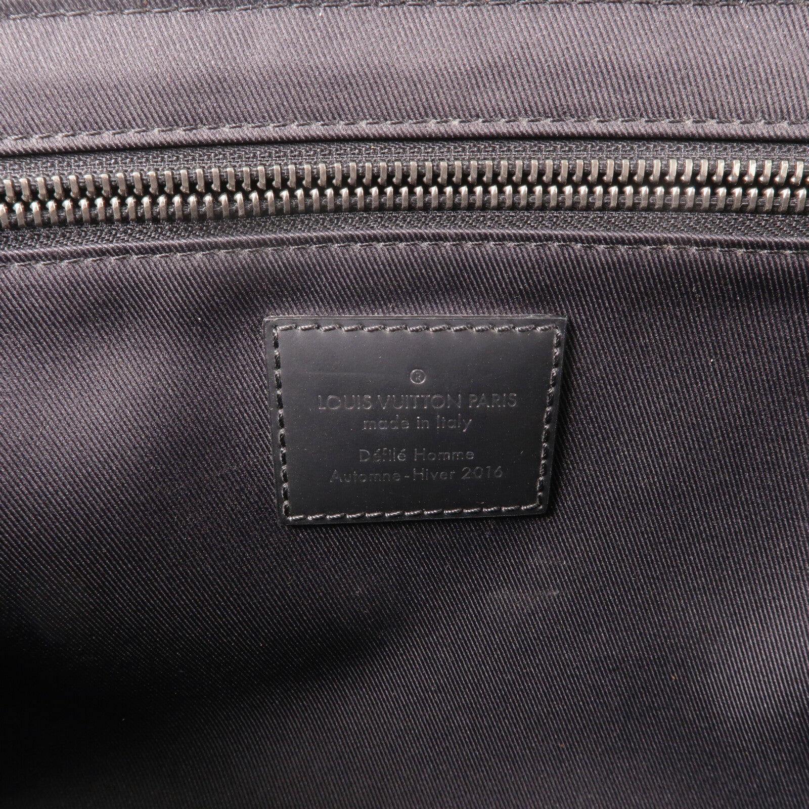 LOUIS VUITTON Monogram Eclipse Voyager PM肩背袋