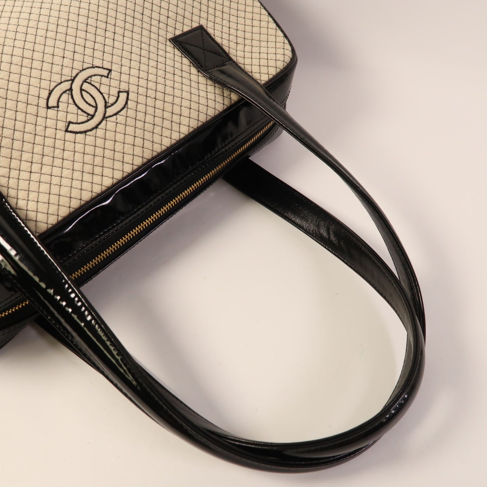 CHANEL 漆皮皮革Bowling Bag金扣肩背袋