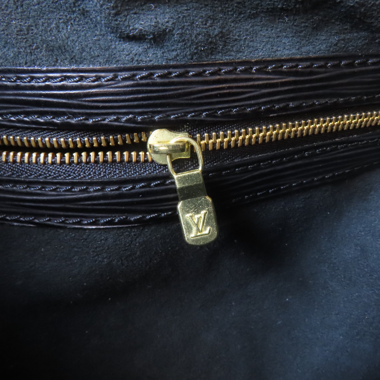 LOUIS VUITTON 【激減優惠】Epi Petit Noe金扣肩背袋黑色