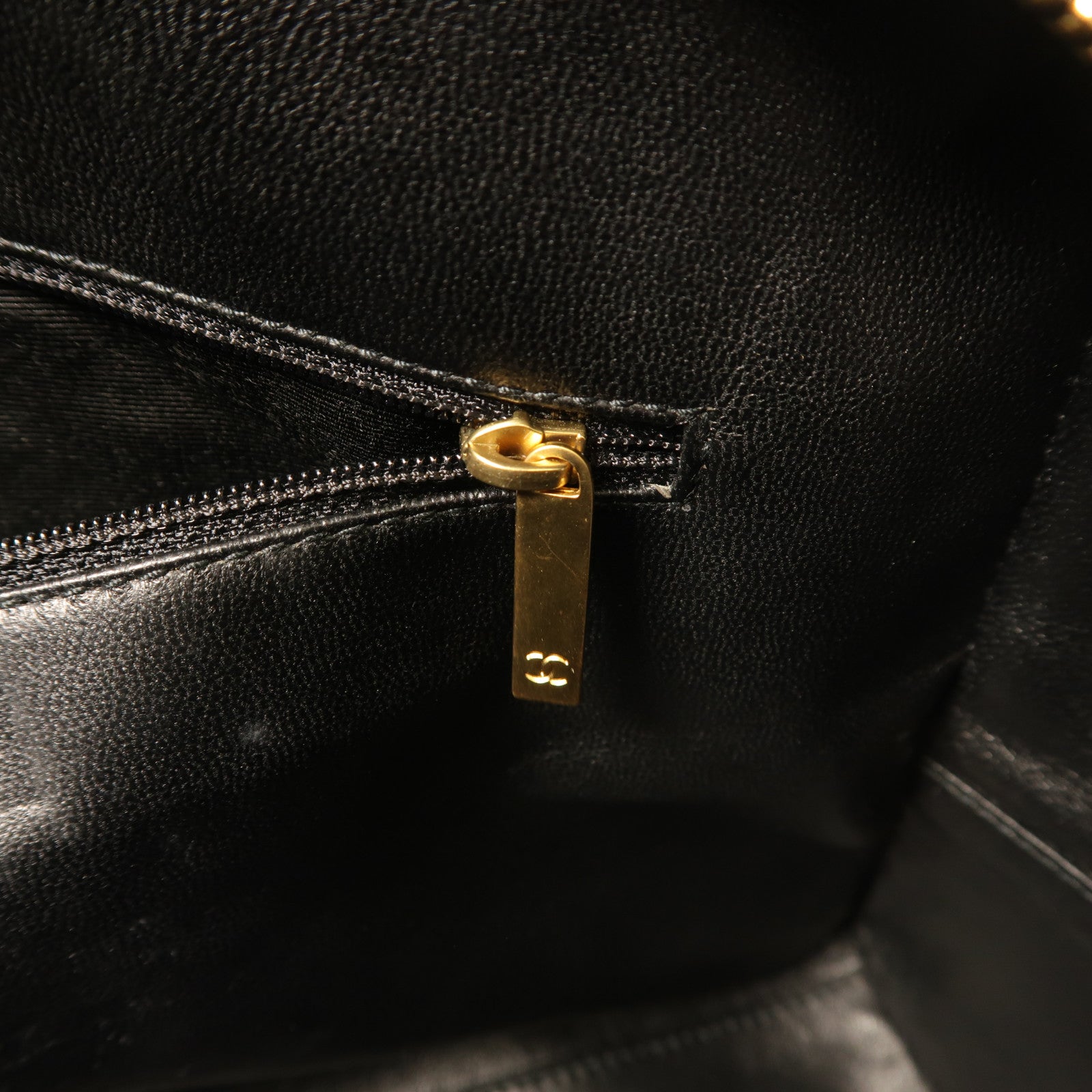 CHANEL 漆皮皮革Bowling Bag金扣肩背袋