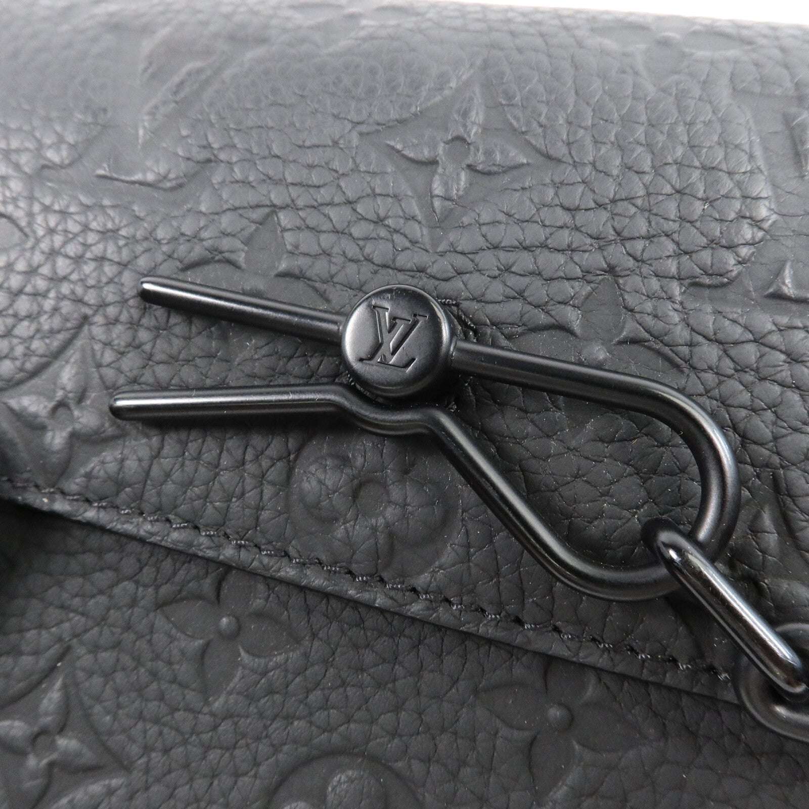 LOUIS VUITTON Monogram Taurillon Steamer Wearable Wallet扣肩背袋