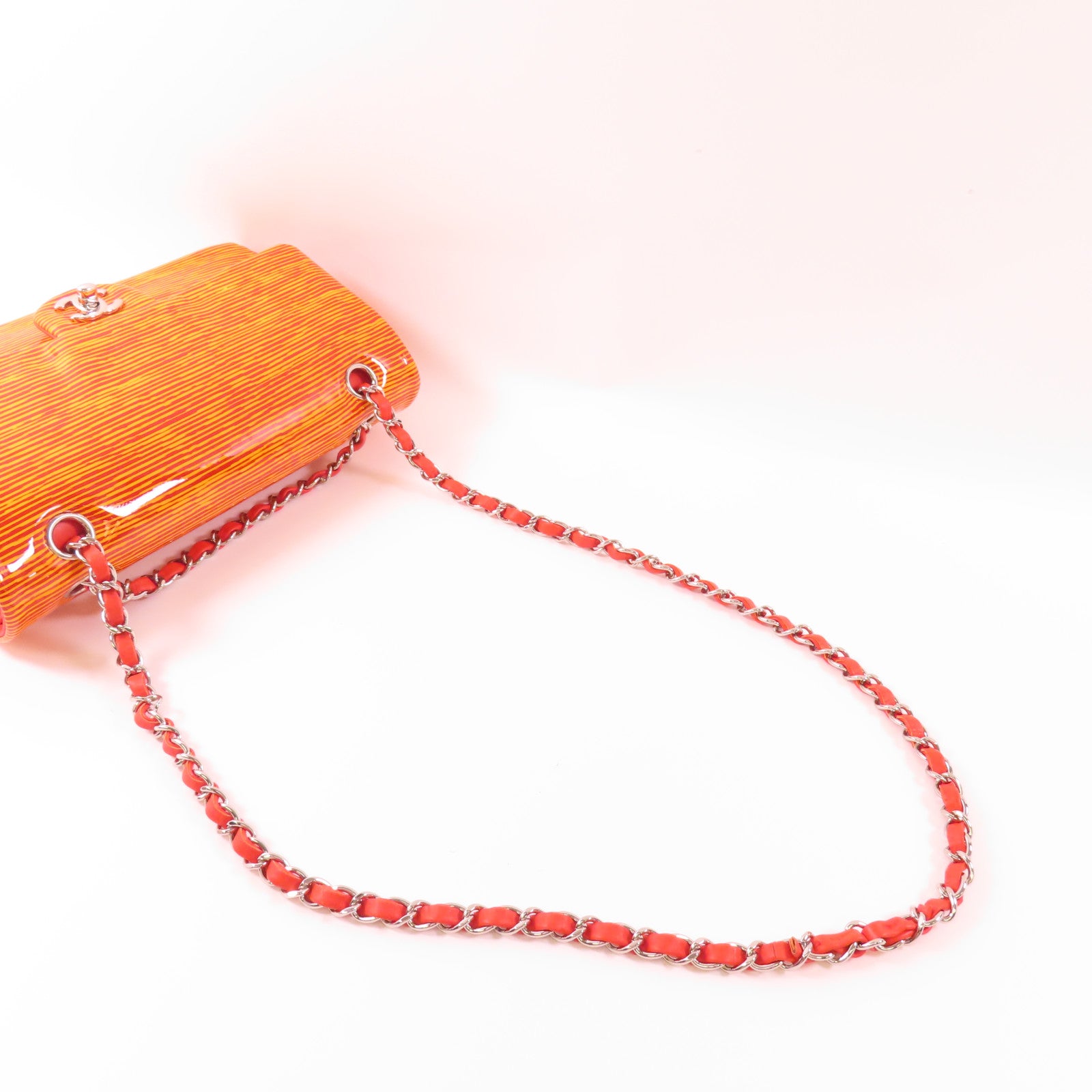 CHANEL 漆皮皮革Classic 25銀扣肩背袋