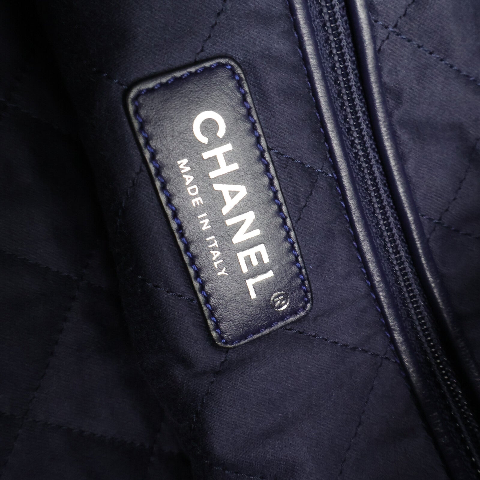 CHANEL 牛皮皮革Chanel 22 Large鏈帶肩背袋