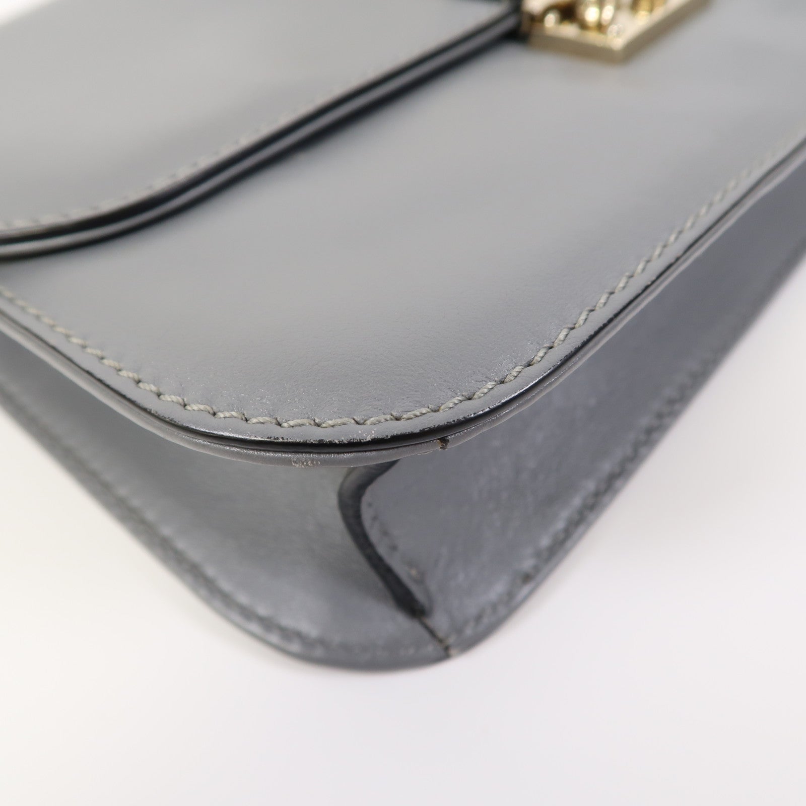 Valentino 牛皮皮革Shoulder Bag金扣鏈帶肩背袋灰色