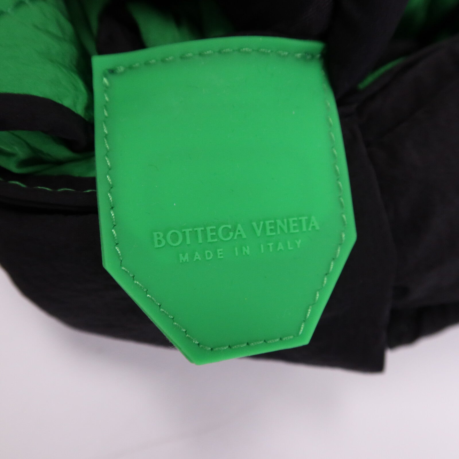 BOTTEGA VENETA 尼龍Tech Cassette銀扣肩背袋