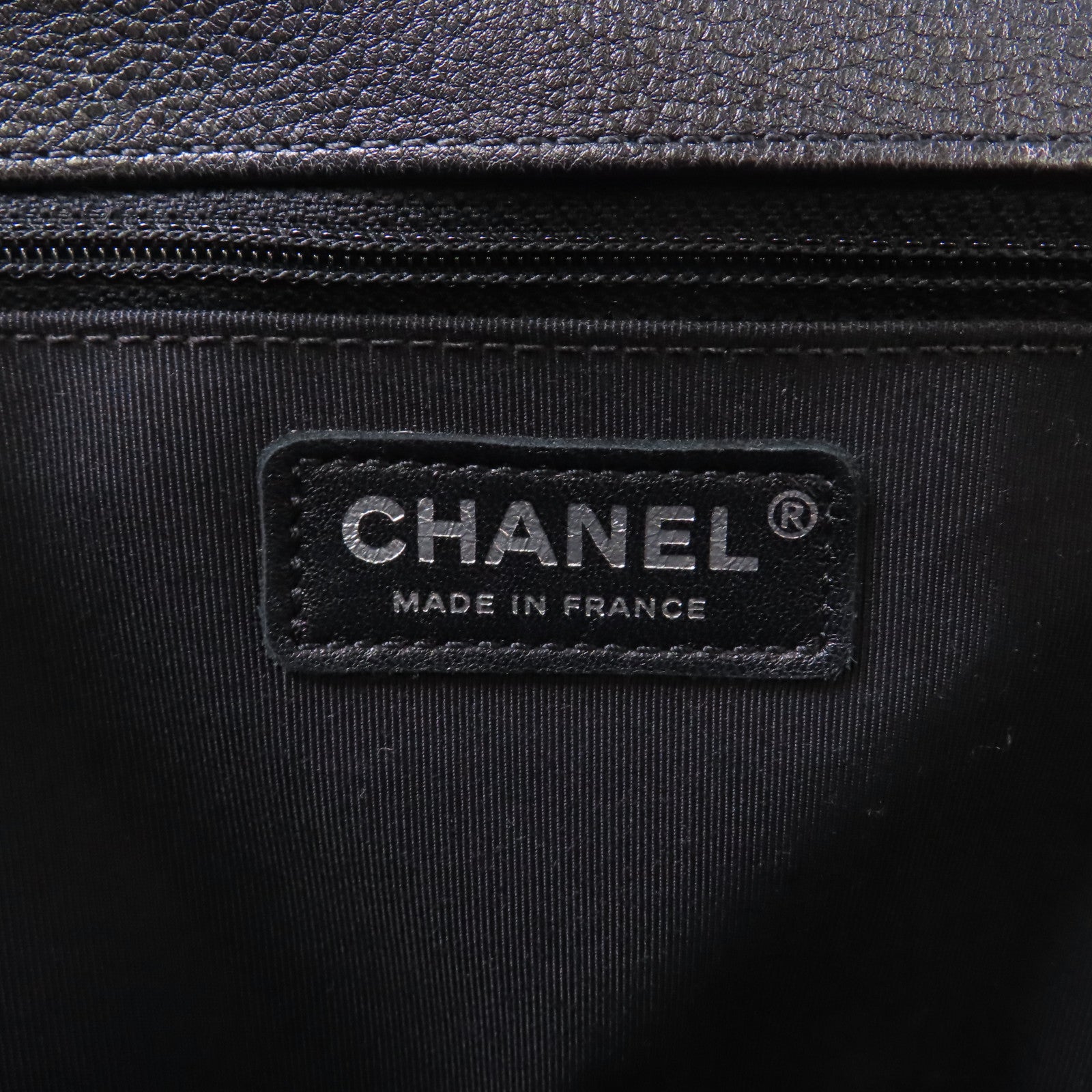 CHANEL 牛皮皮革Boy 28銀扣肩背袋