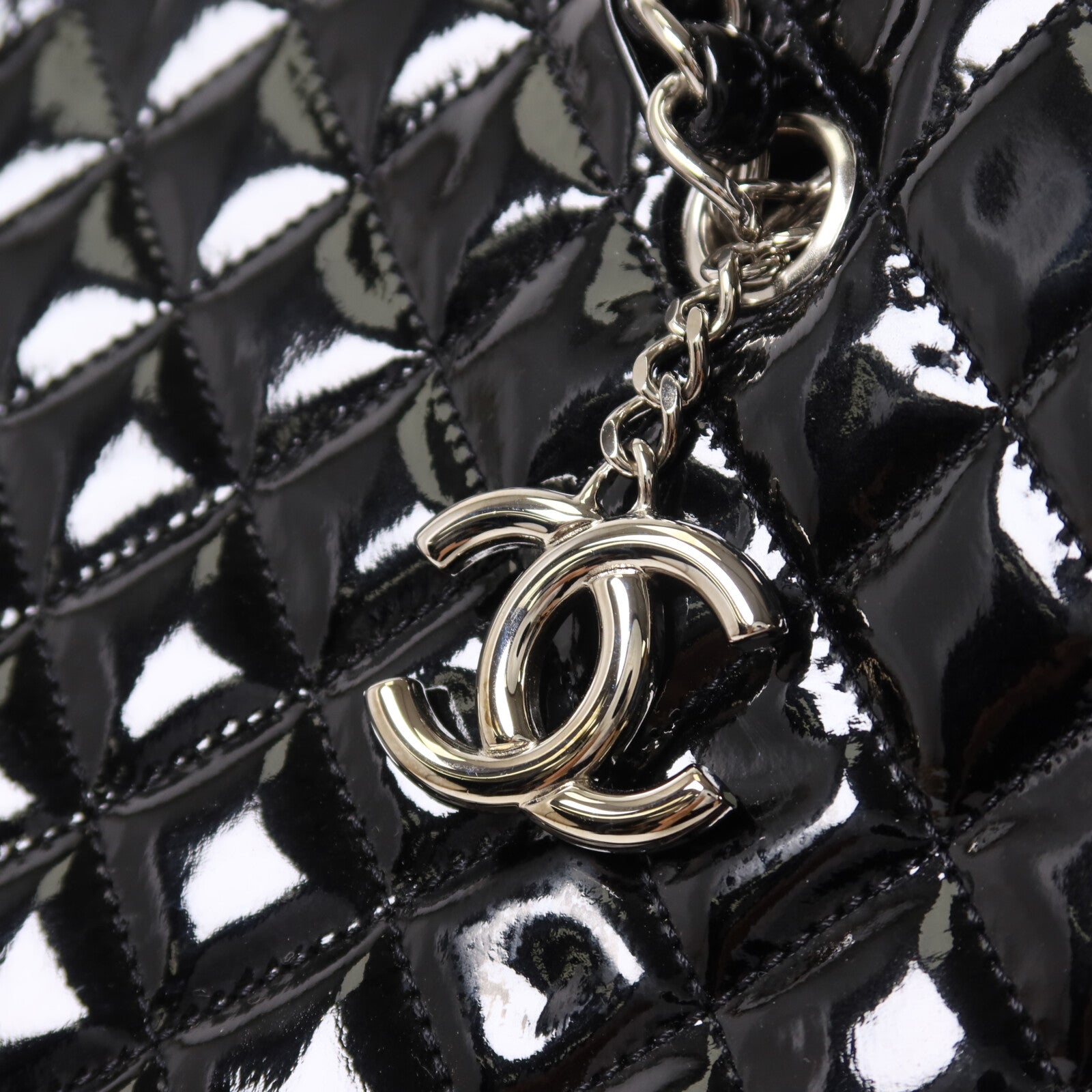 CHANEL 漆皮皮革Chain Shoulder鏈帶肩背袋