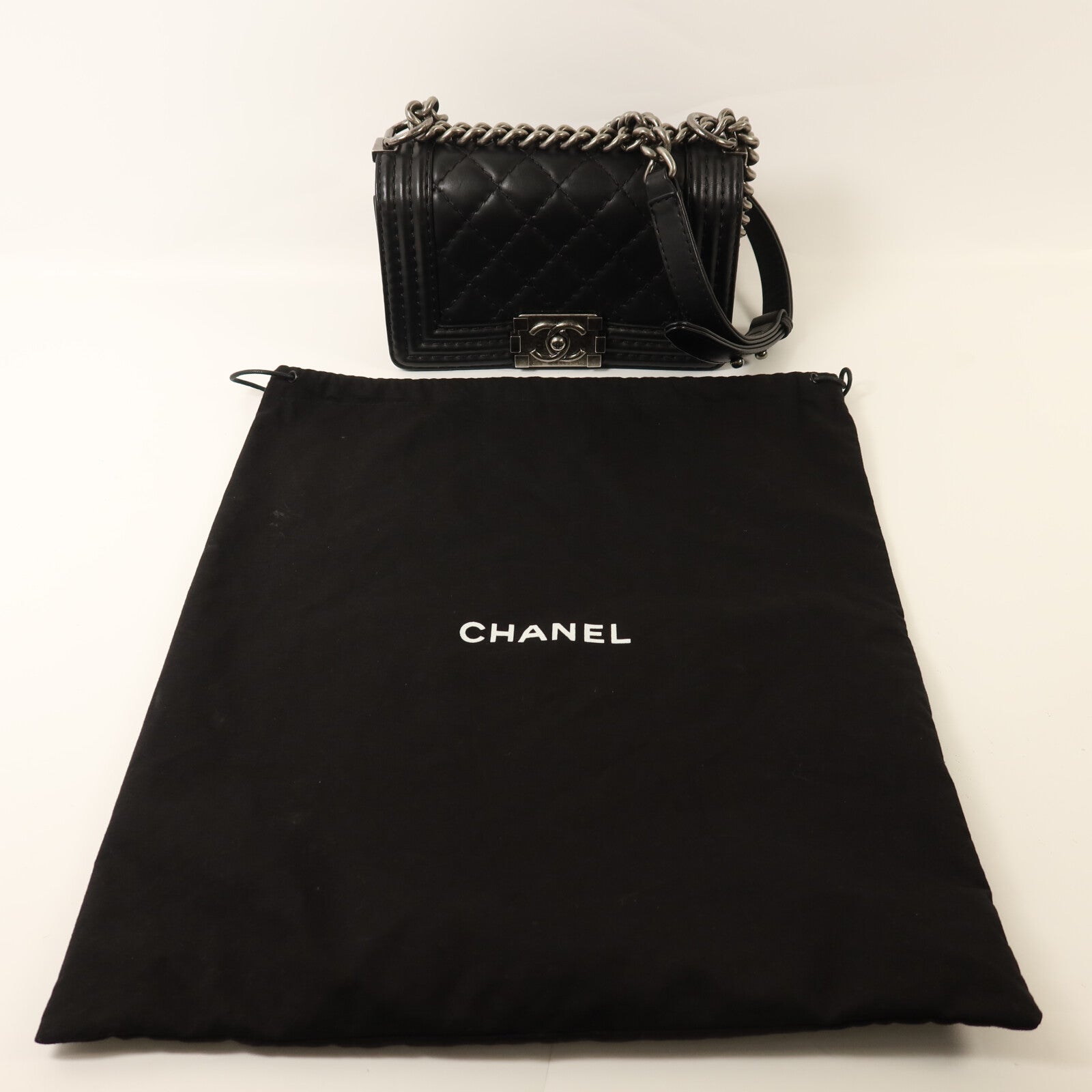 CHANEL 牛皮皮革Boy 20銀扣鏈帶肩背袋