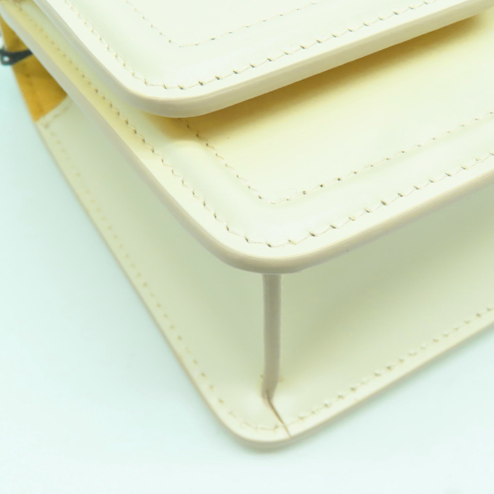 BURBERRY 【激減優惠】牛皮皮革Shoulder Bag銀扣鏈帶肩背袋米白色