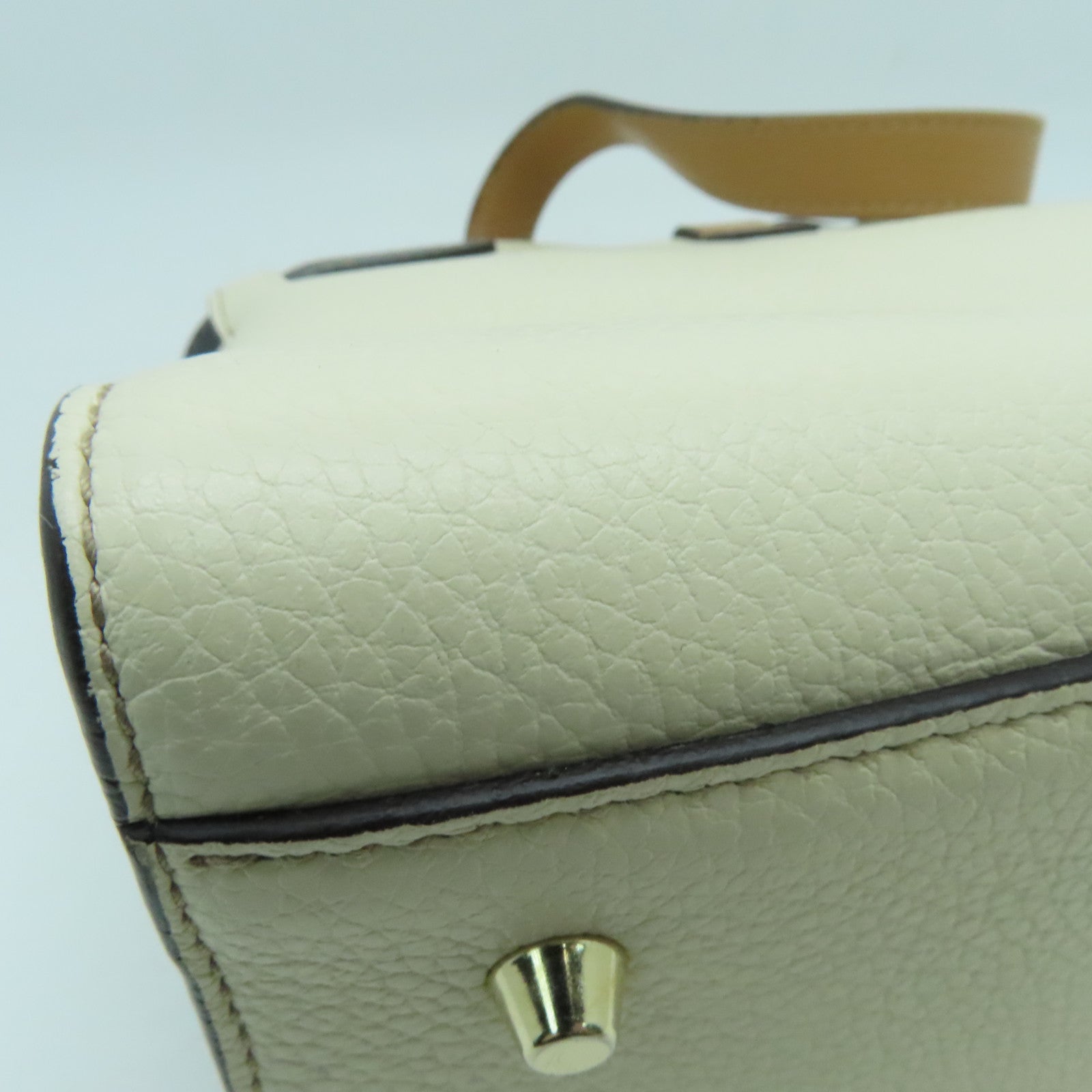 Furla 牛皮皮革Margherita金扣手挽袋白色/米色