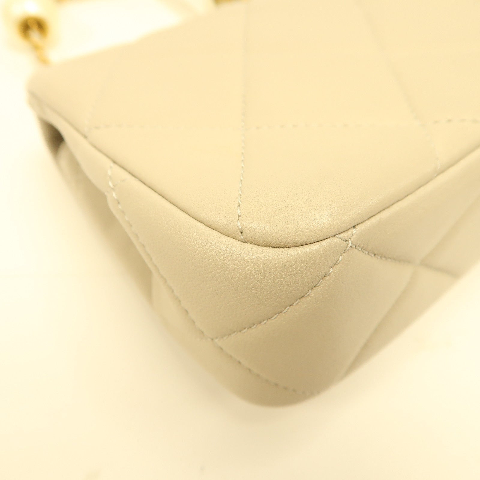 CHANEL 菱格羊皮皮革Chain Shoulder金扣鏈帶肩背袋灰色