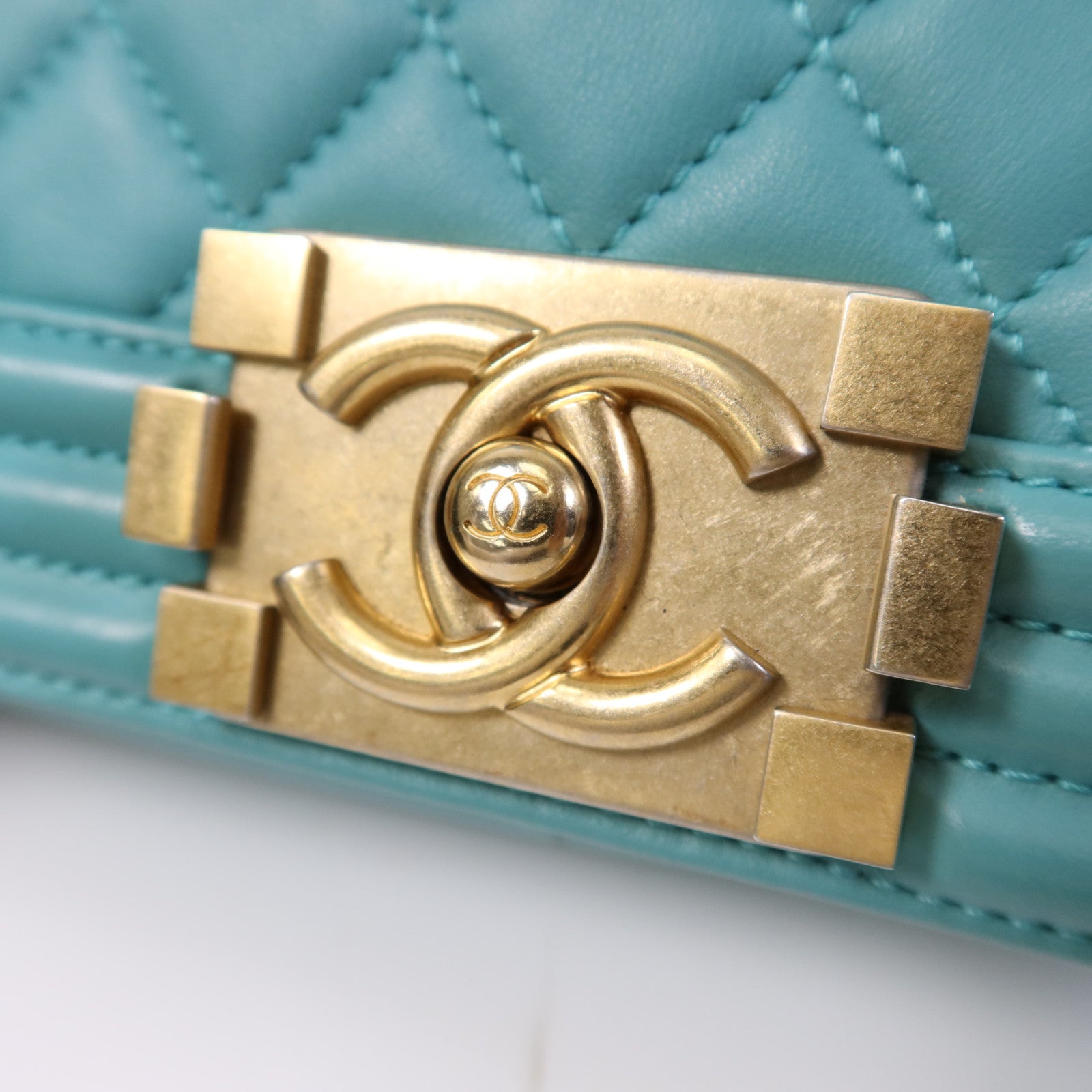 CHANEL 羊皮皮革Boy 25金扣鏈帶肩背袋