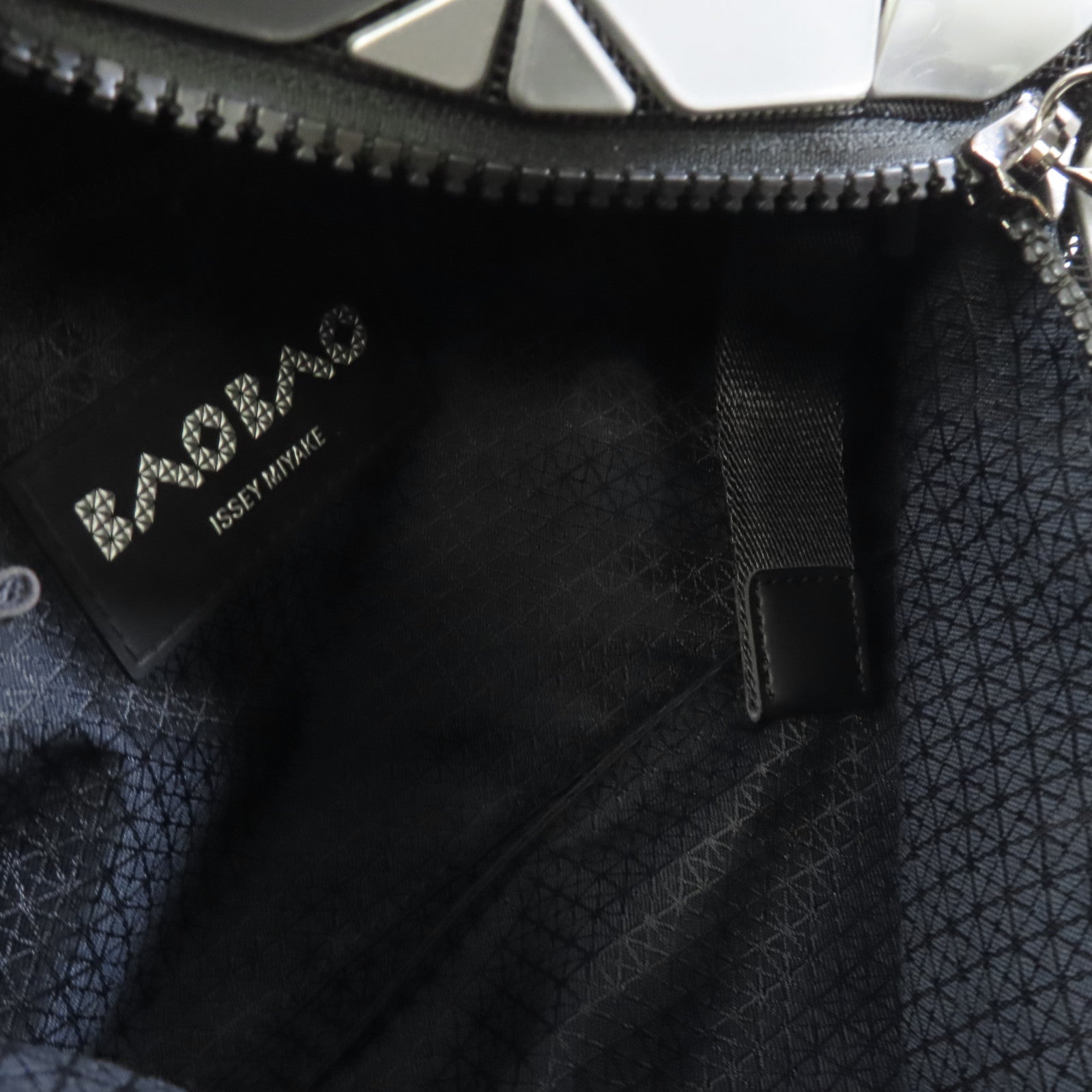 BAO BAO ISSEYMIYAKE PVC Bao Bao Shoulder Bag肩背袋銀色