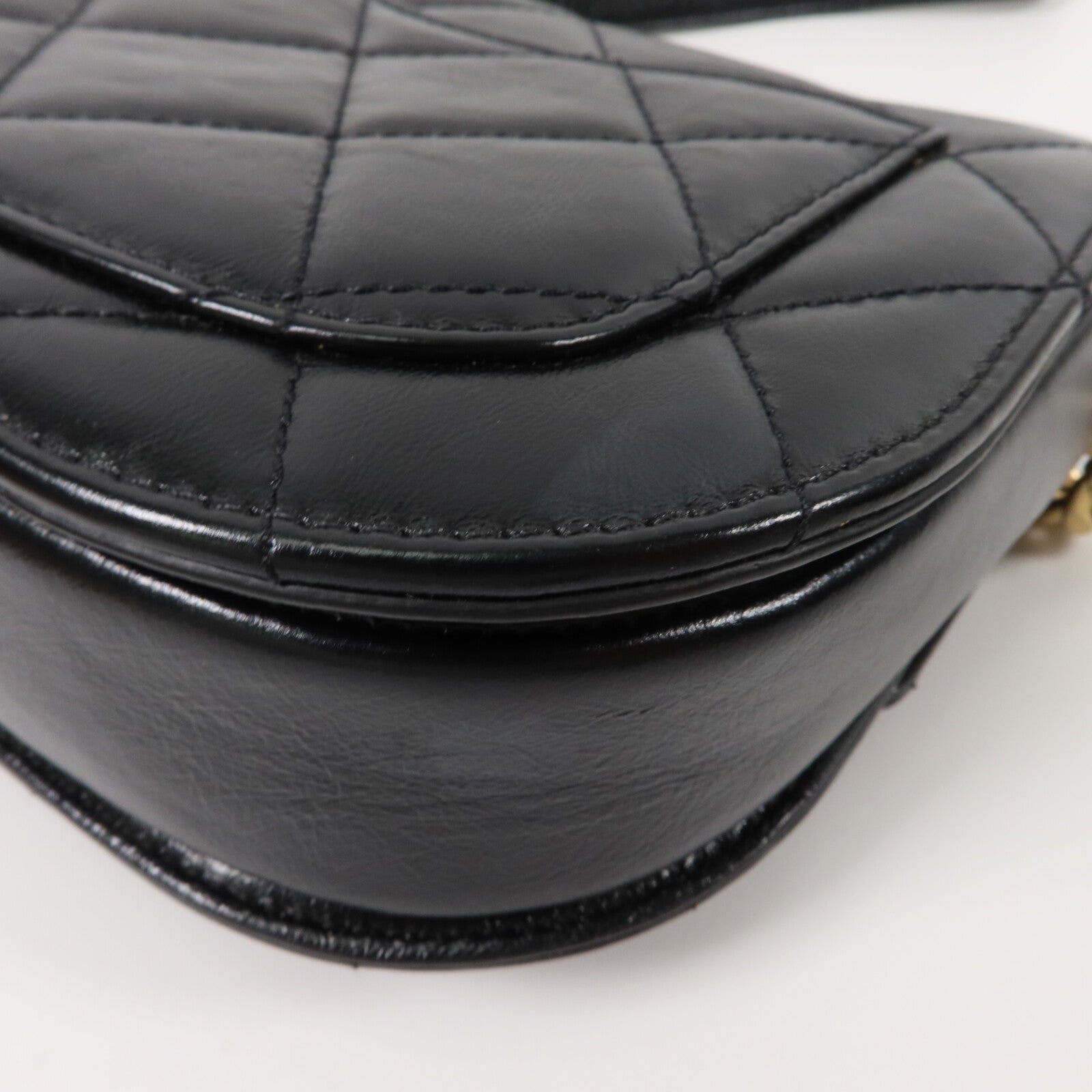 CHANEL 牛皮皮革CC Round Noon Messenger Bag鏈帶肩背袋