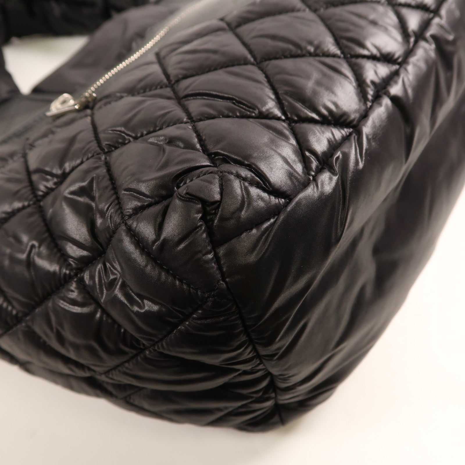 CHANEL 尼龍Coco Cocoon銀扣手挽袋