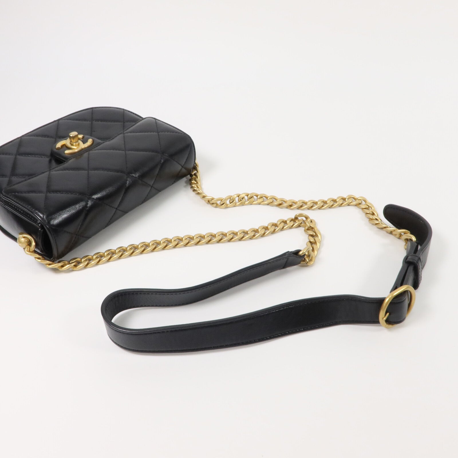 CHANEL 牛皮皮革CC Round Noon Messenger Bag鏈帶肩背袋